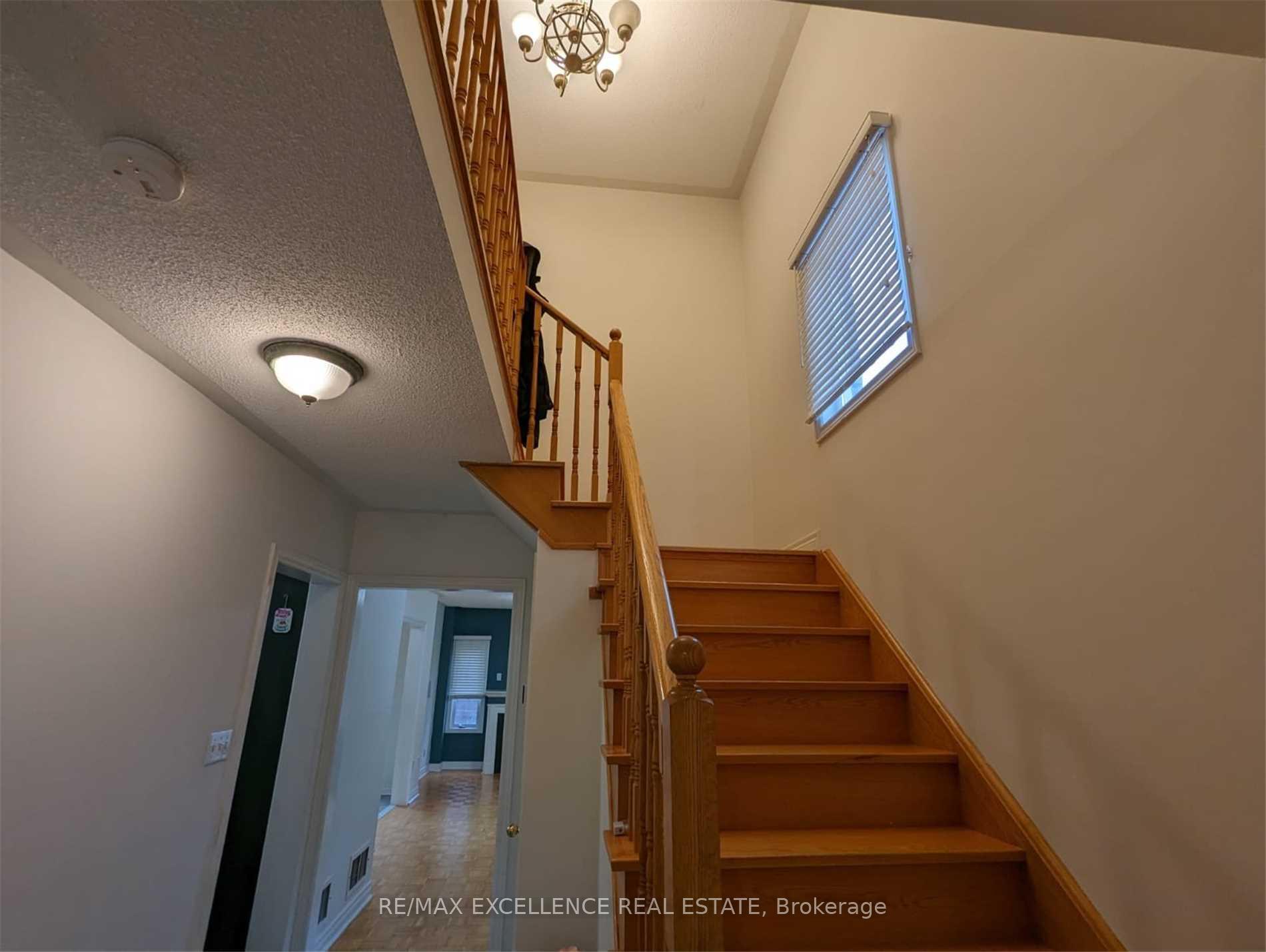 Photo 12 of 43 Foxchase Avenue, Vaughan, East Woodbridge — HOMEH