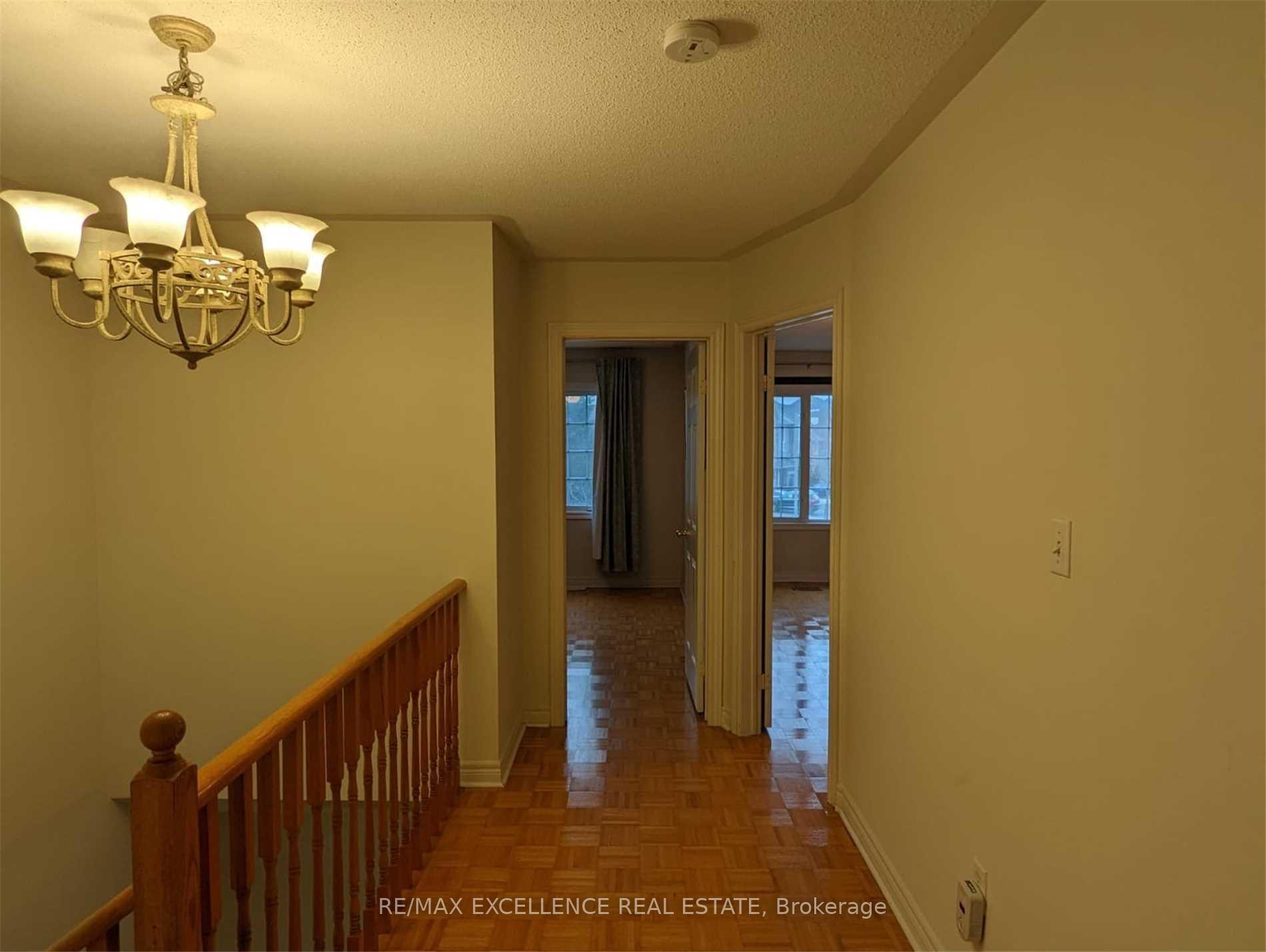 Photo 13 of 43 Foxchase Avenue, Vaughan, East Woodbridge — HOMEH