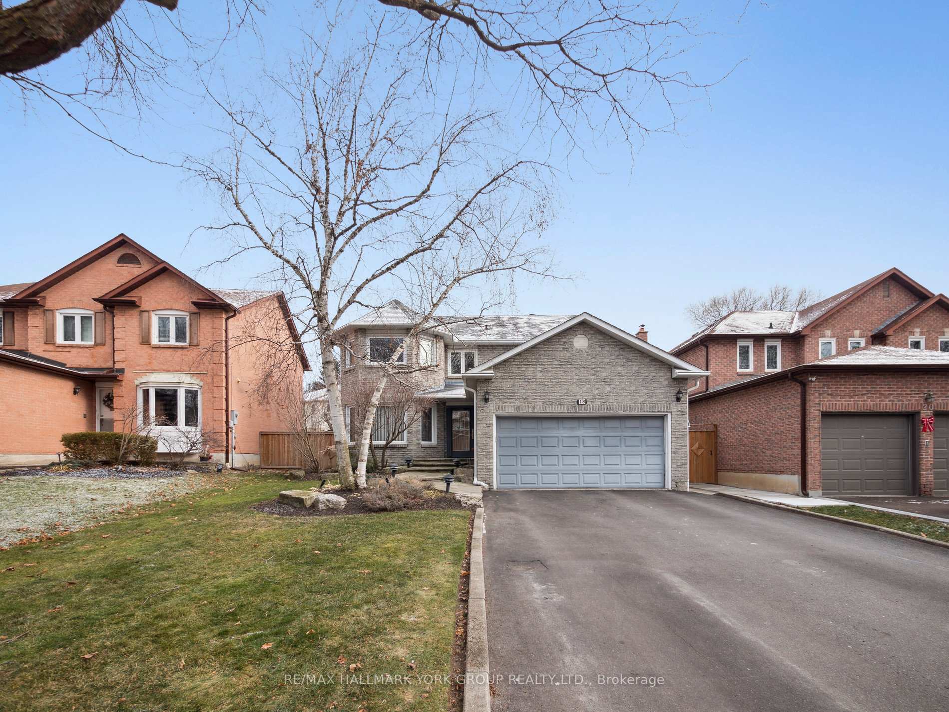 Photo 1 of 18 Mowatt Court, Markham, Thornlea — HOMEH
