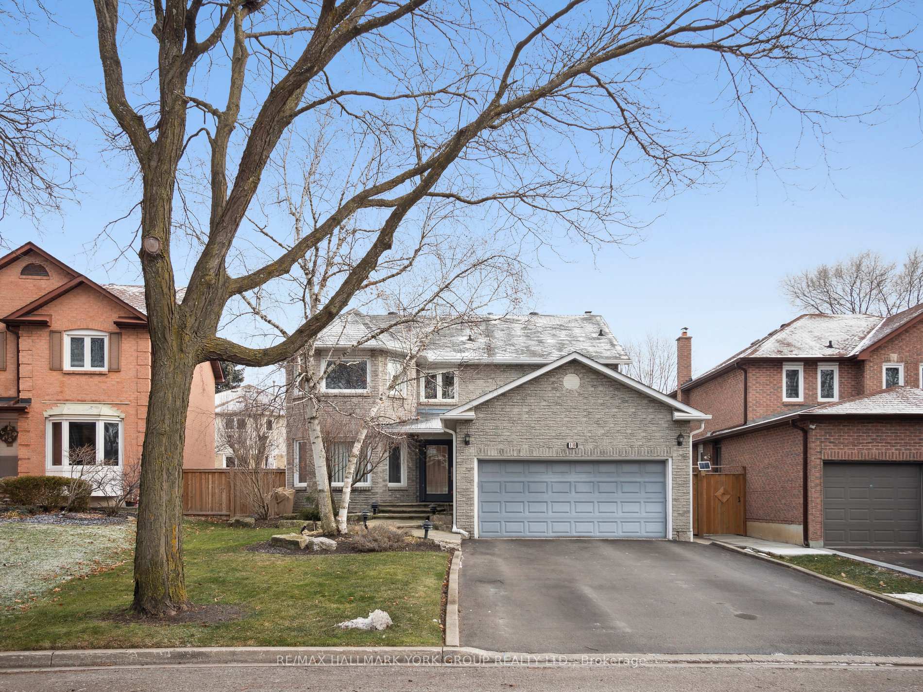 Photo 2 of 18 Mowatt Court, Markham, Thornlea — HOMEH