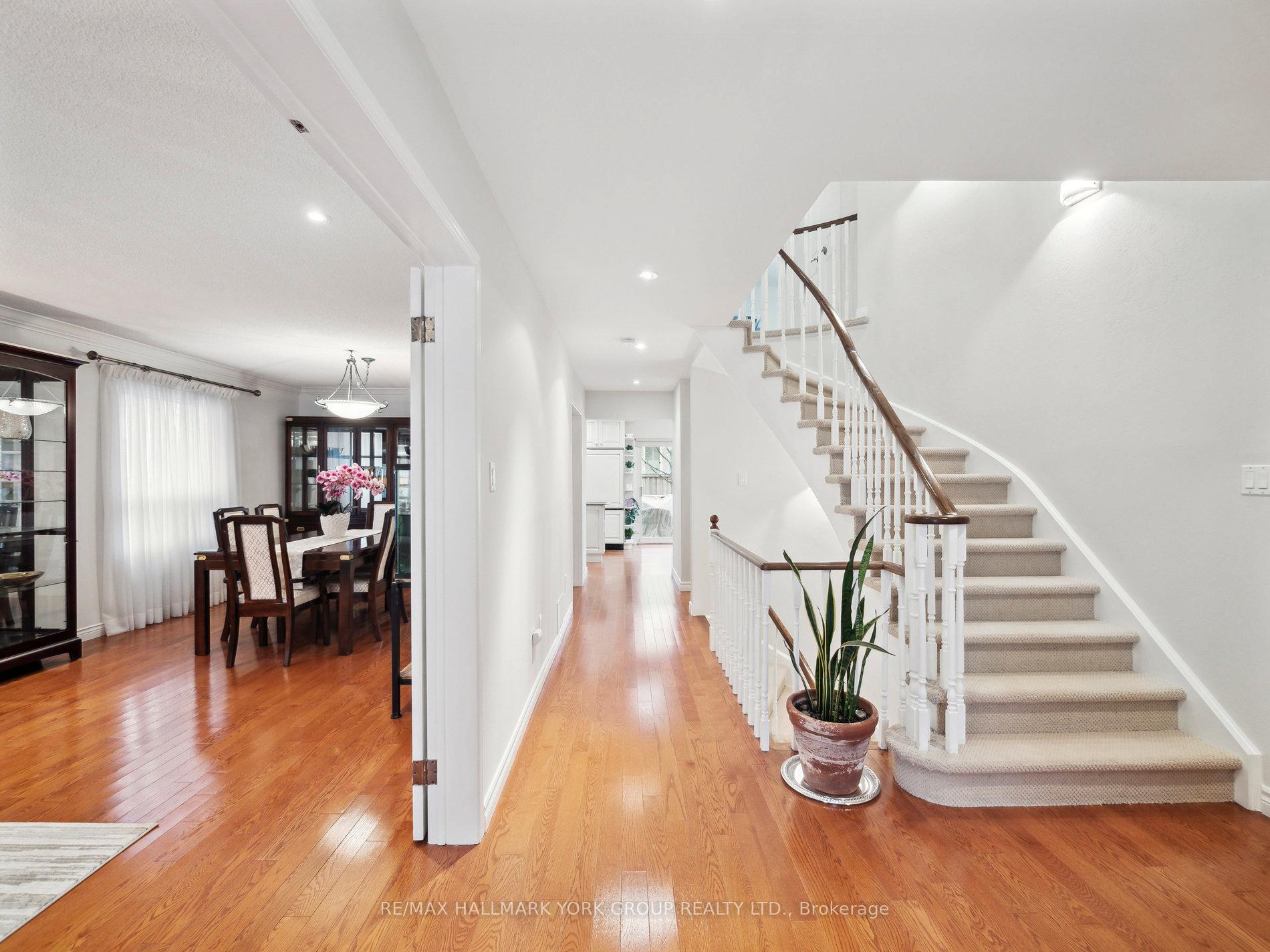 Photo 4 of 18 Mowatt Court, Markham, Thornlea — HOMEH