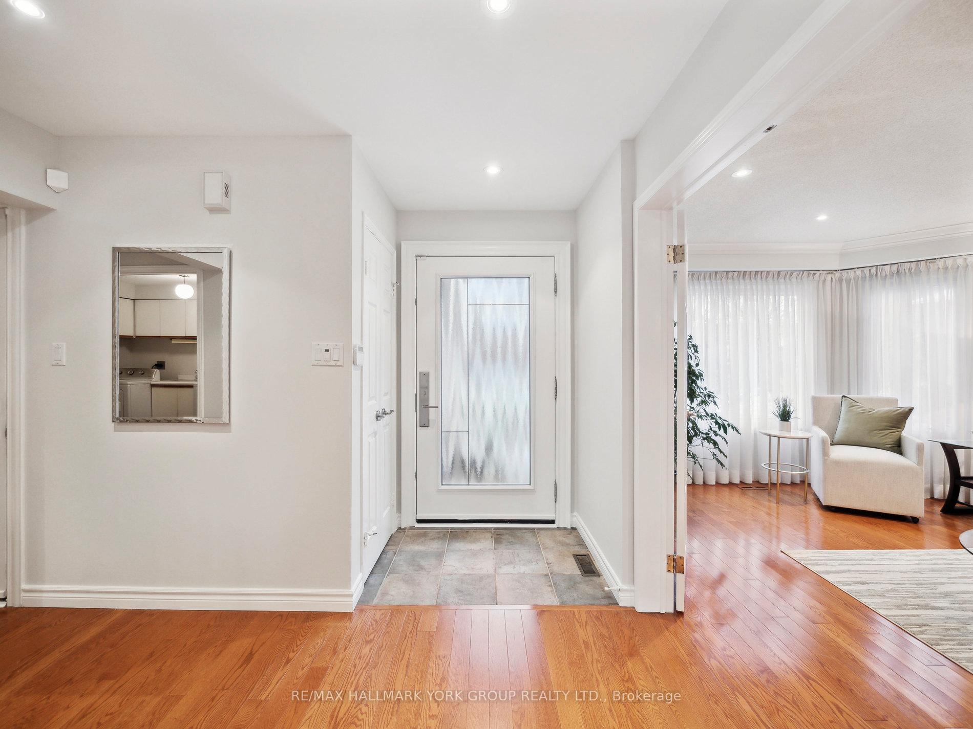 Photo 5 of 18 Mowatt Court, Markham, Thornlea — HOMEH