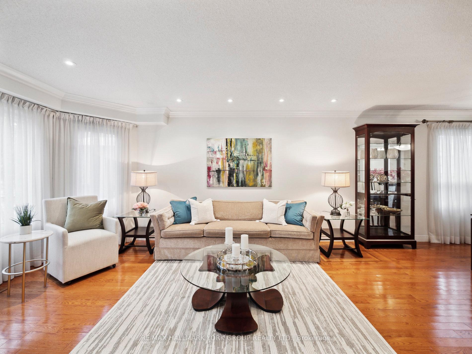 Photo 6 of 18 Mowatt Court, Markham, Thornlea — HOMEH