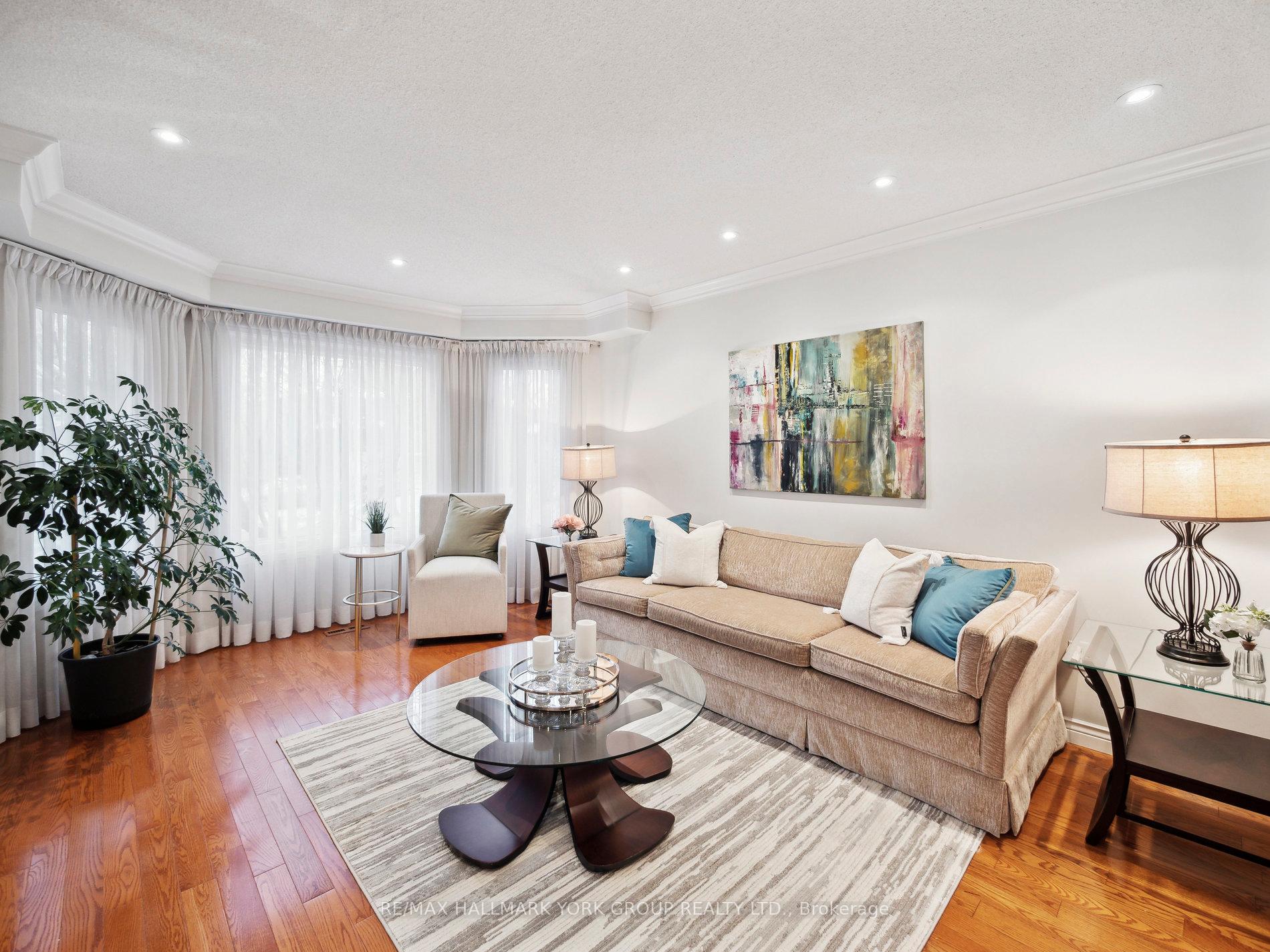 Photo 7 of 18 Mowatt Court, Markham, Thornlea — HOMEH