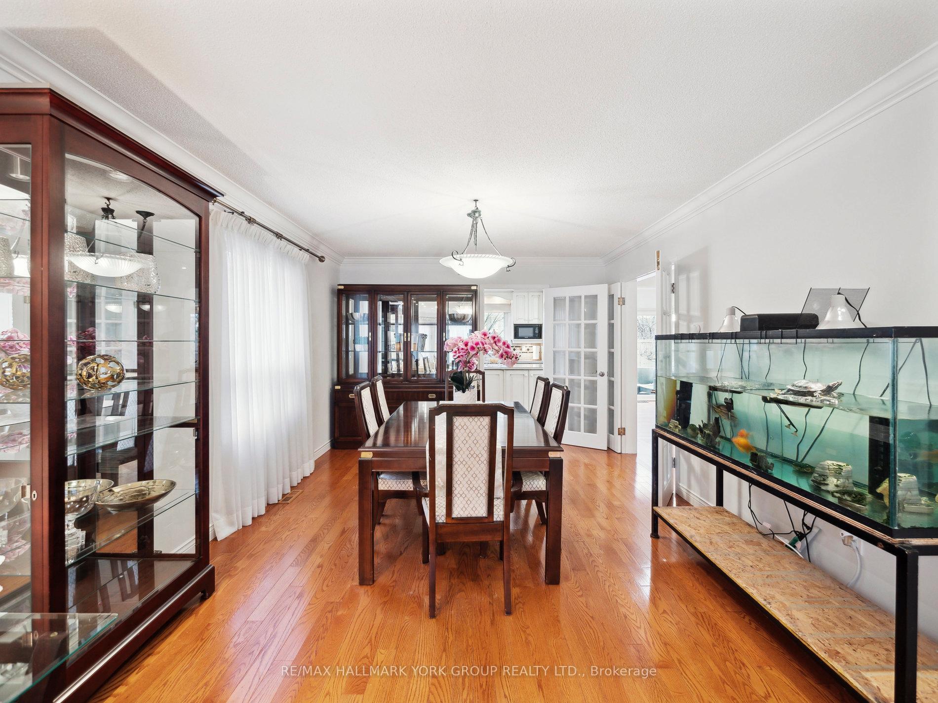 Photo 8 of 18 Mowatt Court, Markham, Thornlea — HOMEH