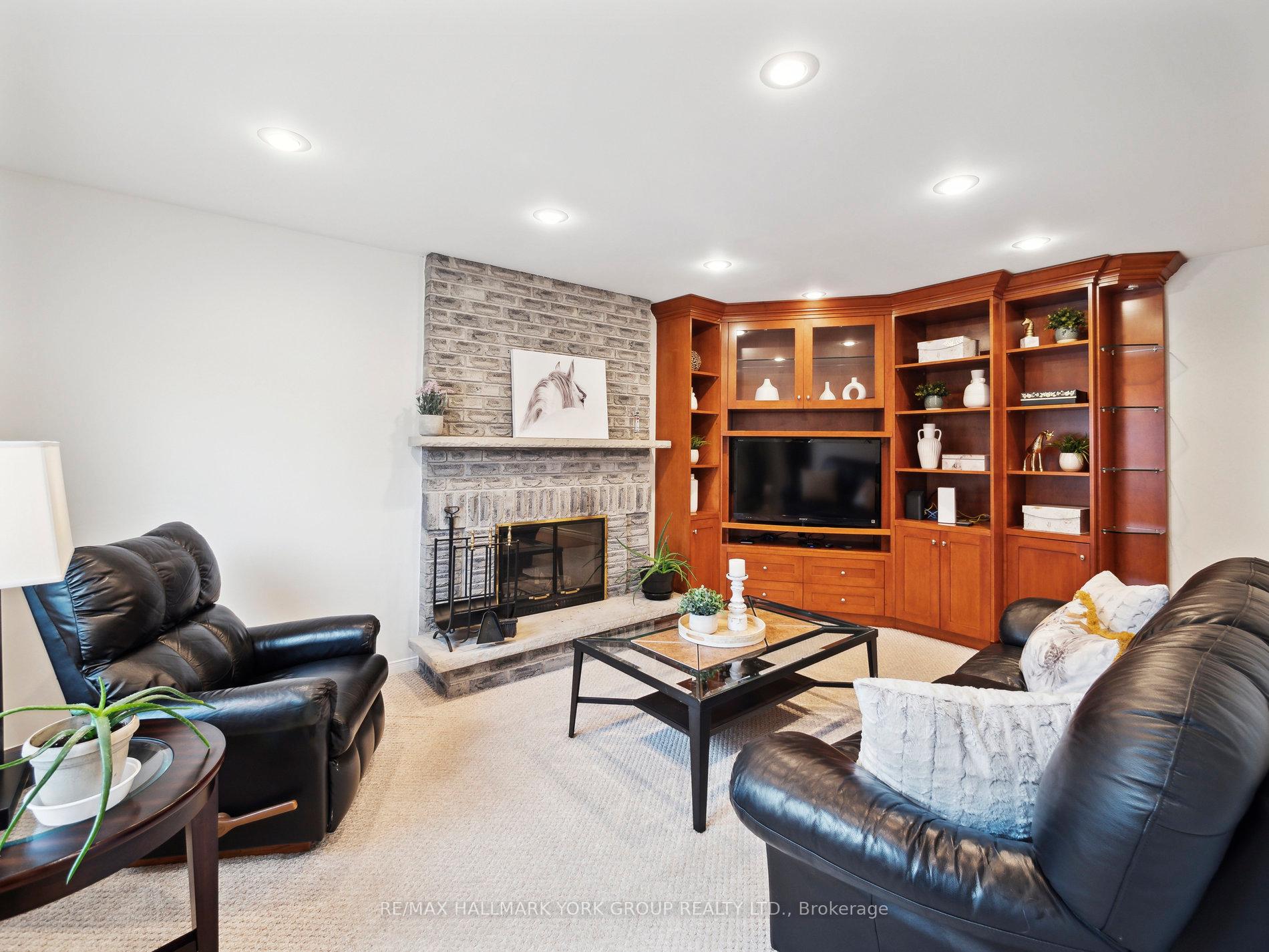 Photo 13 of 18 Mowatt Court, Markham, Thornlea — HOMEH