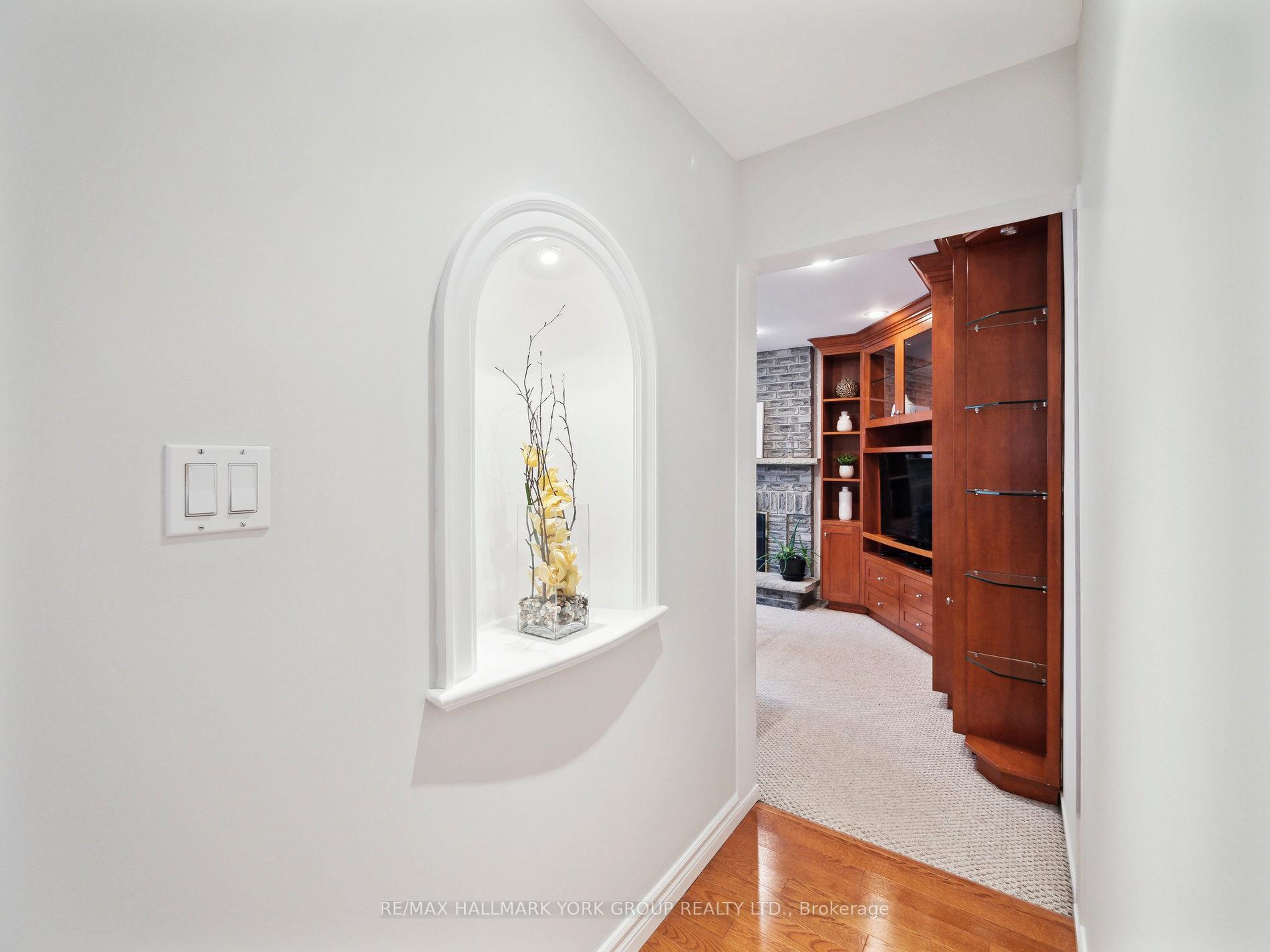 Photo 14 of 18 Mowatt Court, Markham, Thornlea — HOMEH