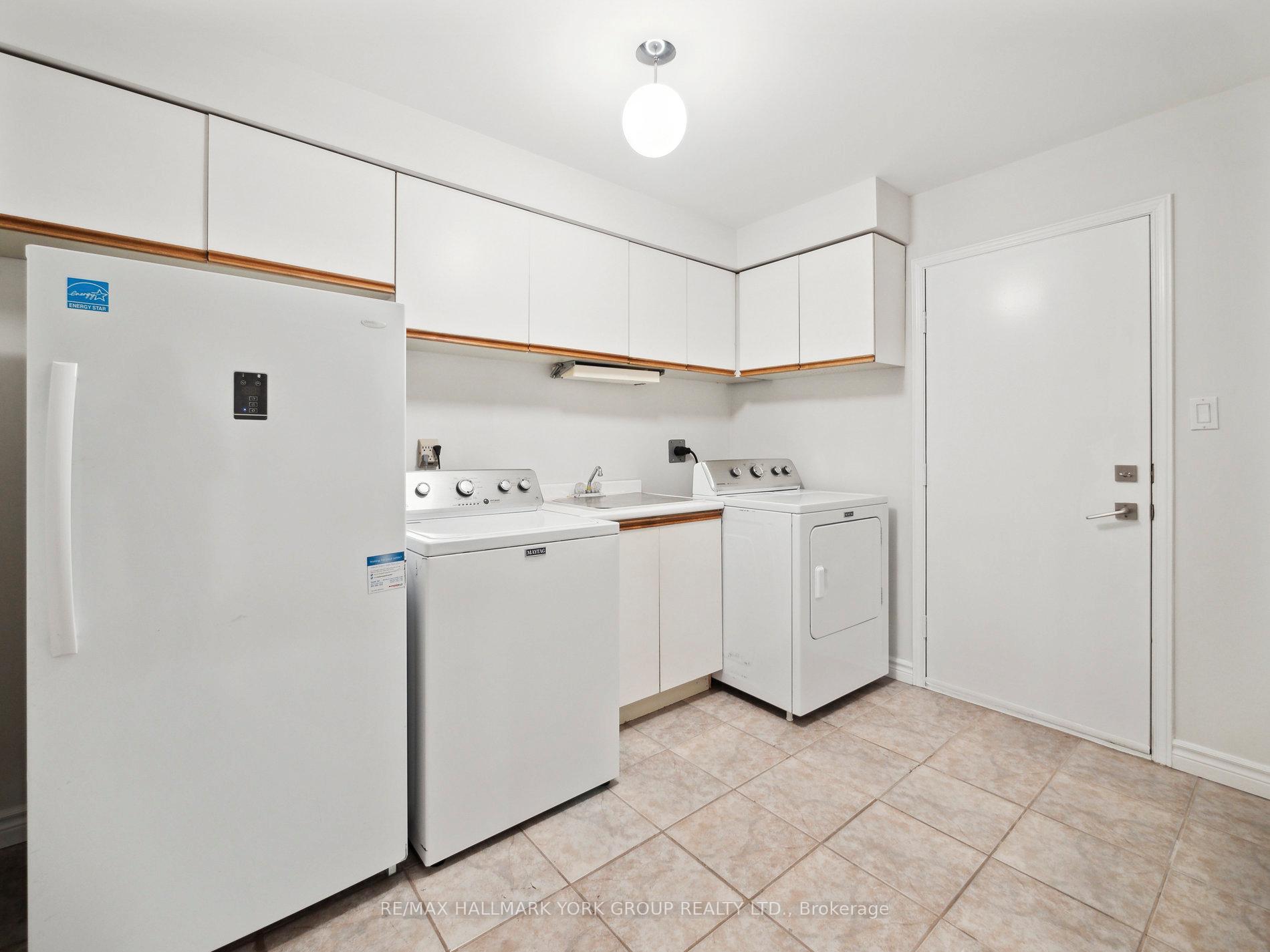 Photo 16 of 18 Mowatt Court, Markham, Thornlea — HOMEH