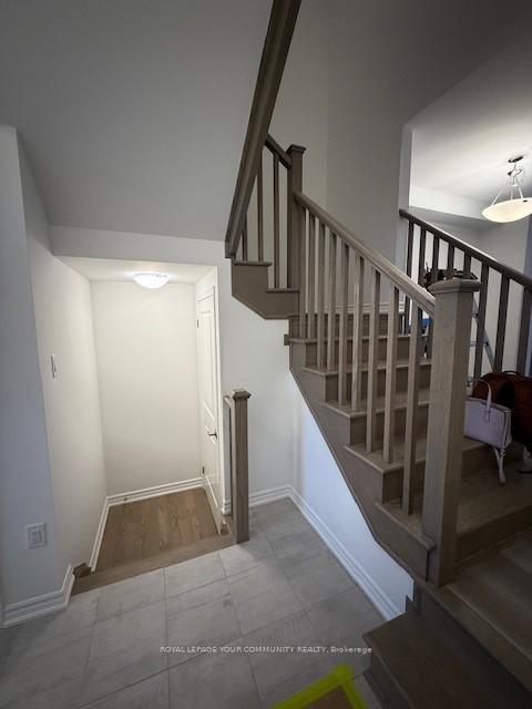 Photo 4 of 226 Greer Street, Barrie, Rural Barrie Southeast — HOMEH