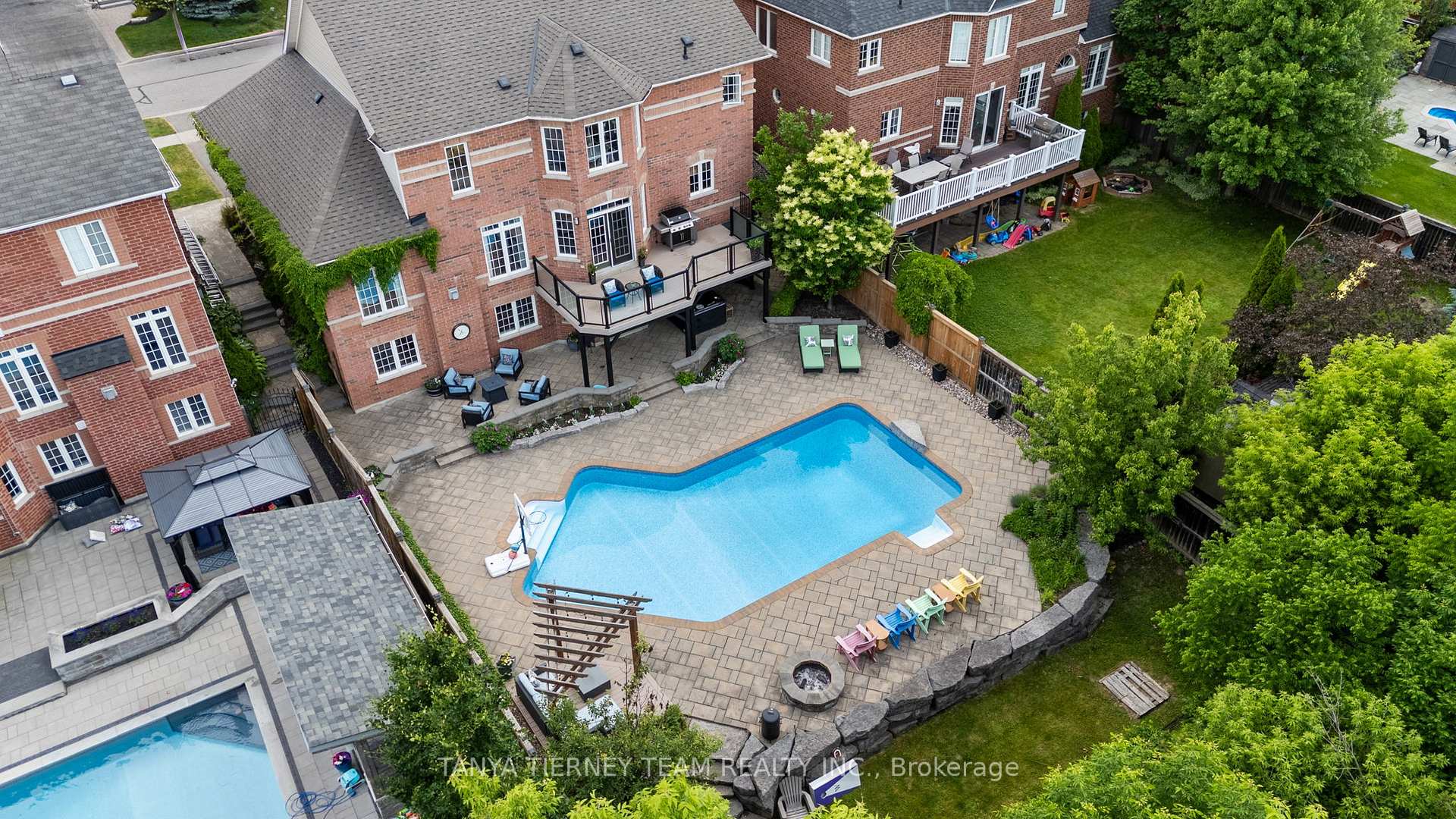 Photo 3 of 11 Covington Drive, Whitby, Brooklin — HOMEH