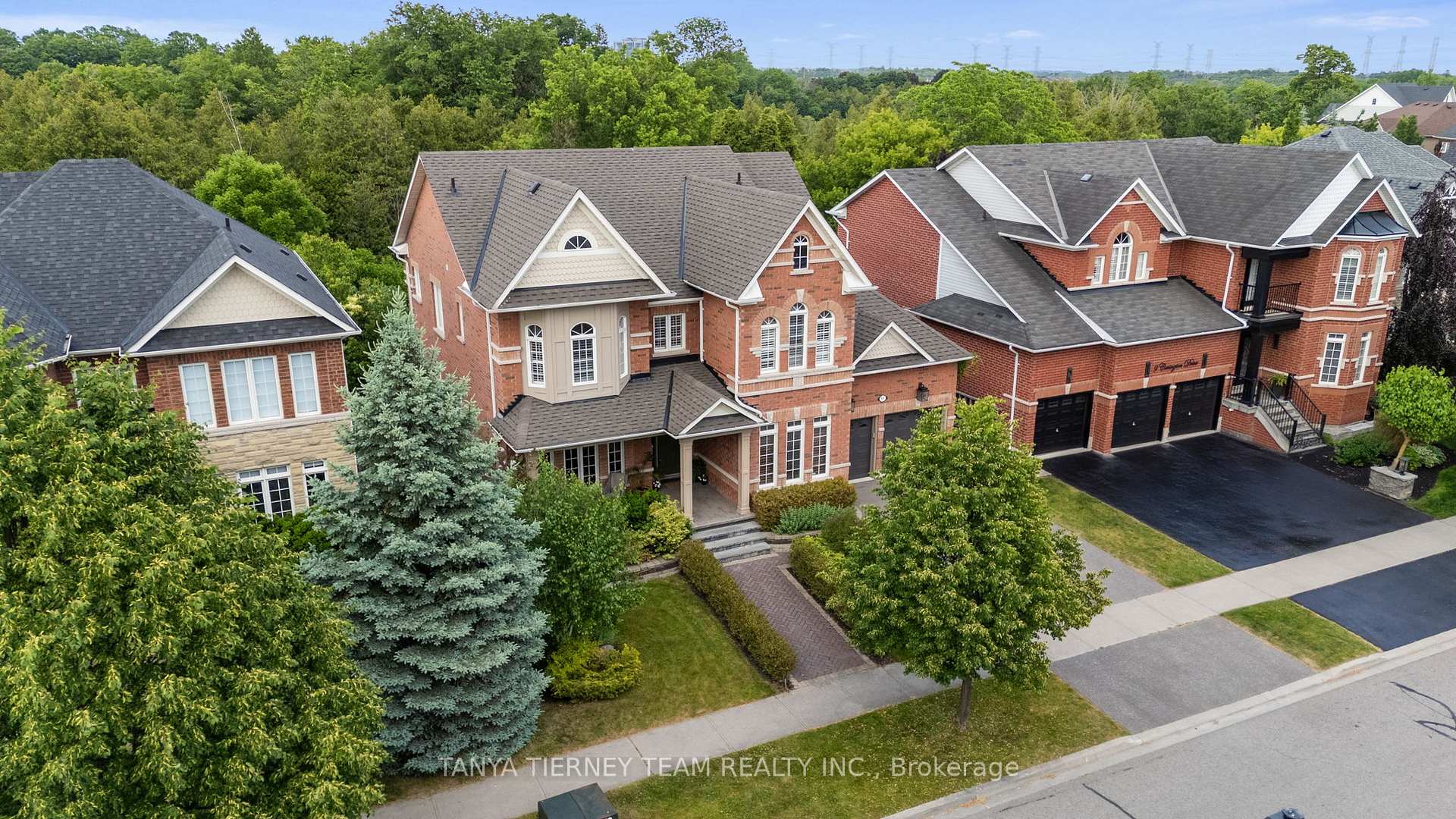 Photo 4 of 11 Covington Drive, Whitby, Brooklin — HOMEH