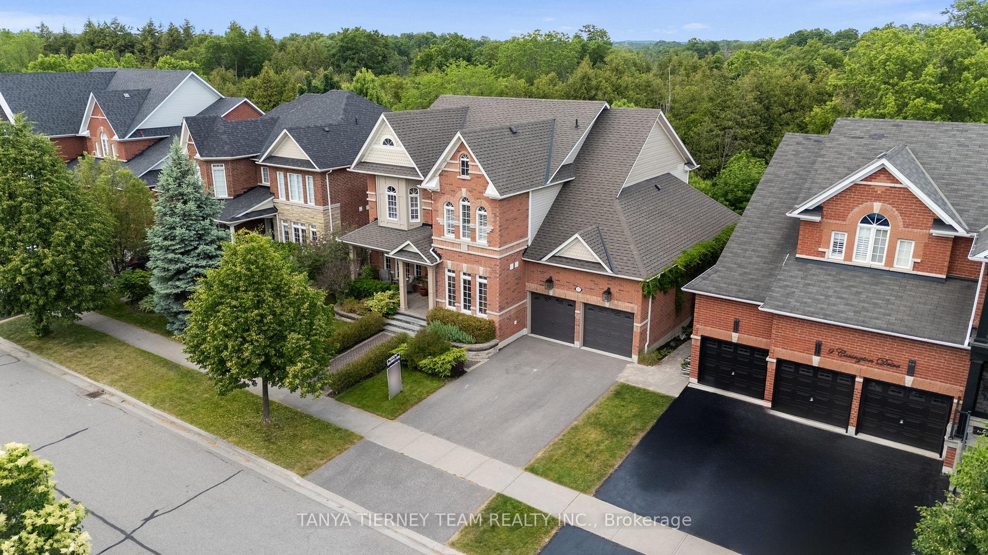 Photo 5 of 11 Covington Drive, Whitby, Brooklin — HOMEH