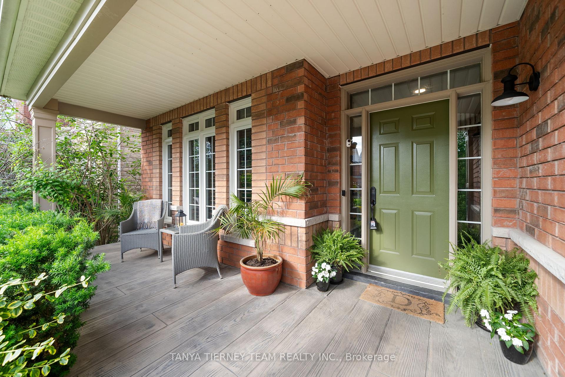 Photo 6 of 11 Covington Drive, Whitby, Brooklin — HOMEH