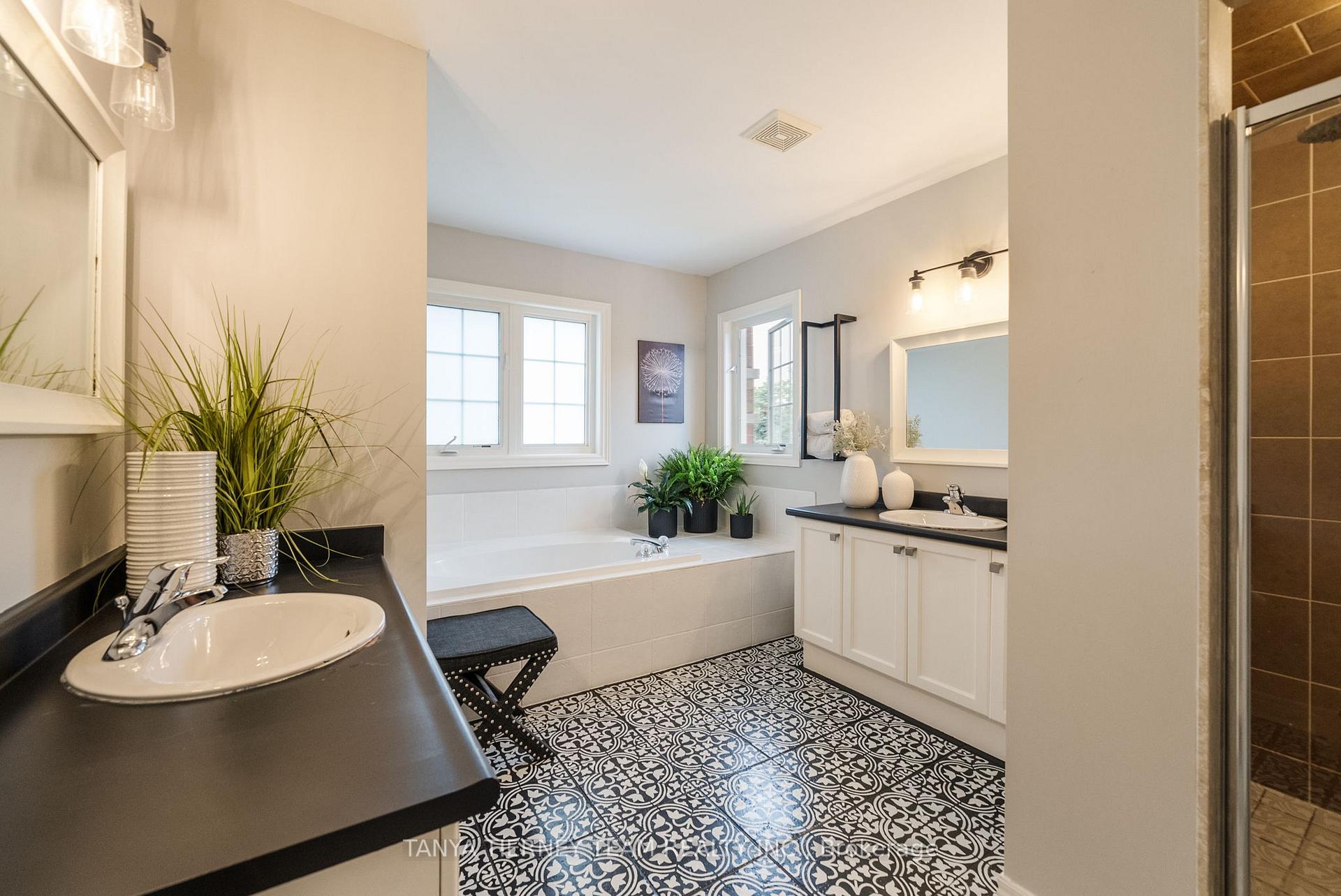 Photo 25 of 11 Covington Drive, Whitby, Brooklin — HOMEH