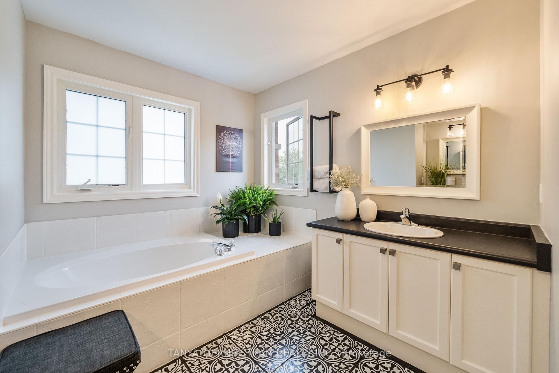 Photo 26 of 11 Covington Drive, Whitby, Brooklin — HOMEH