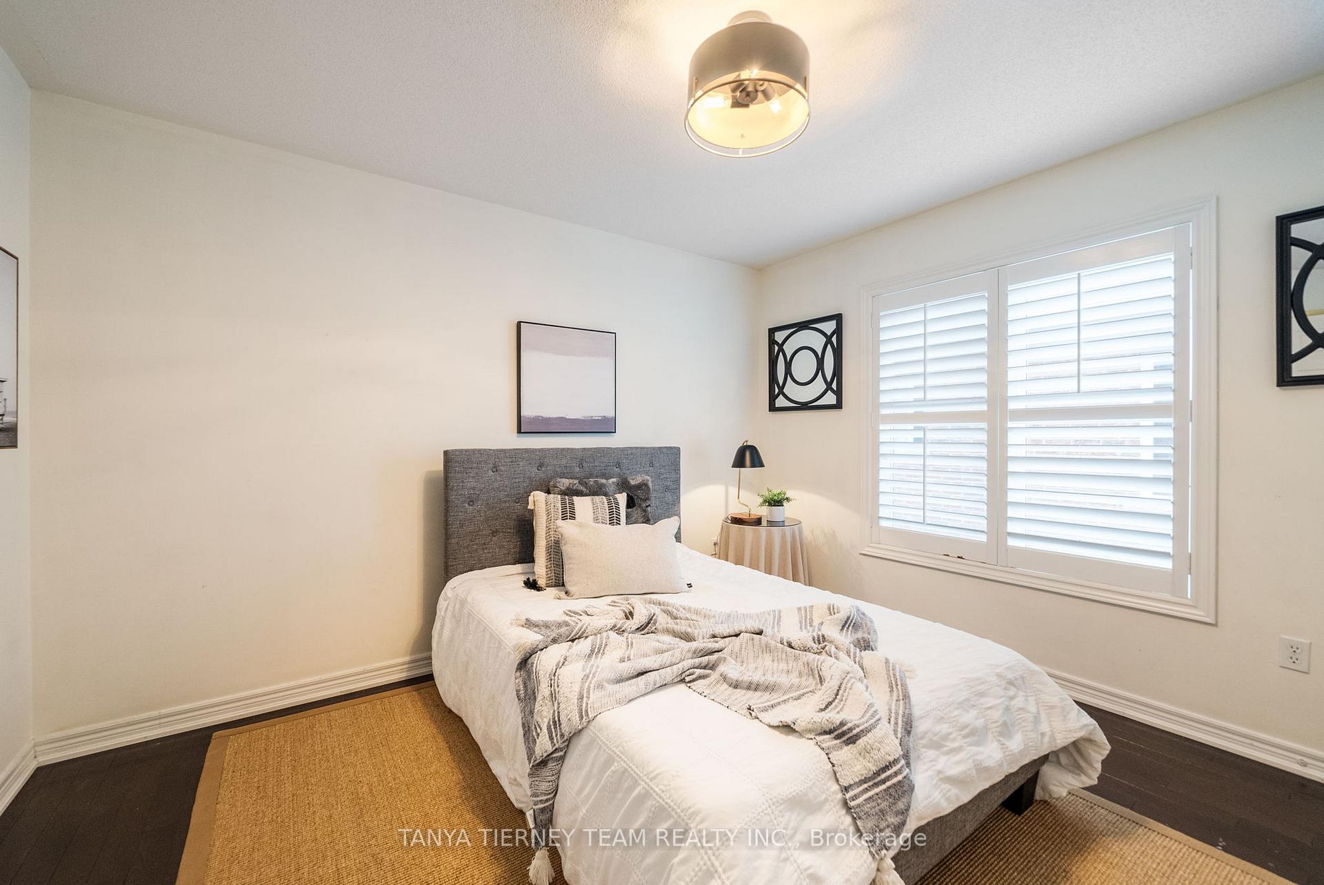 Photo 30 of 11 Covington Drive, Whitby, Brooklin — HOMEH