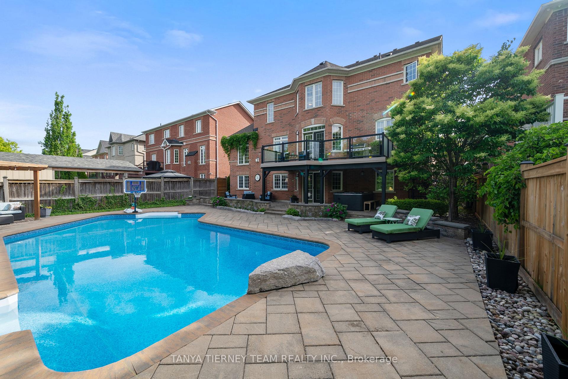 Photo 46 of 11 Covington Drive, Whitby, Brooklin — HOMEH