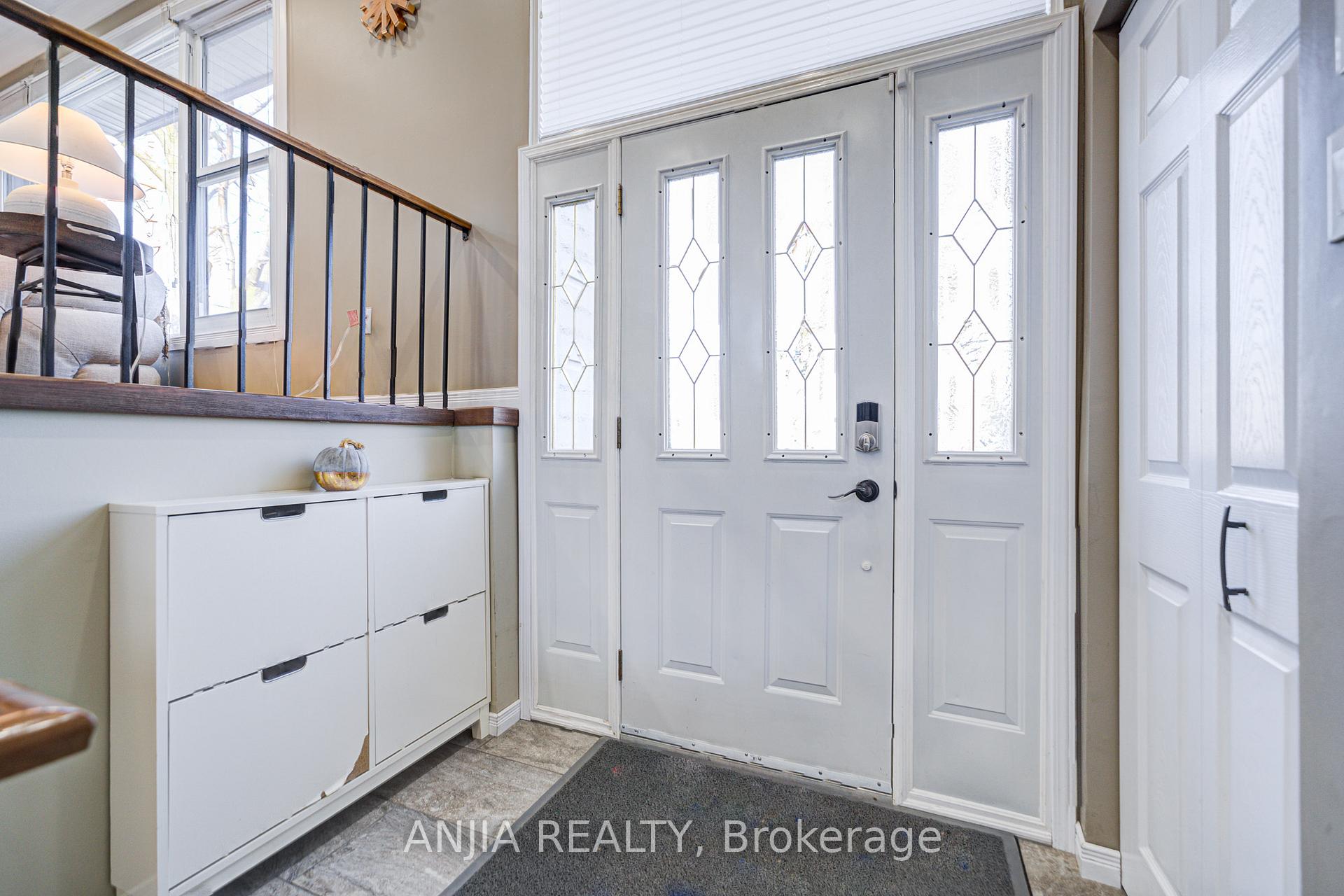 Photo 4 of 82 Wootten Way N, Markham, Markham Village — HOMEH