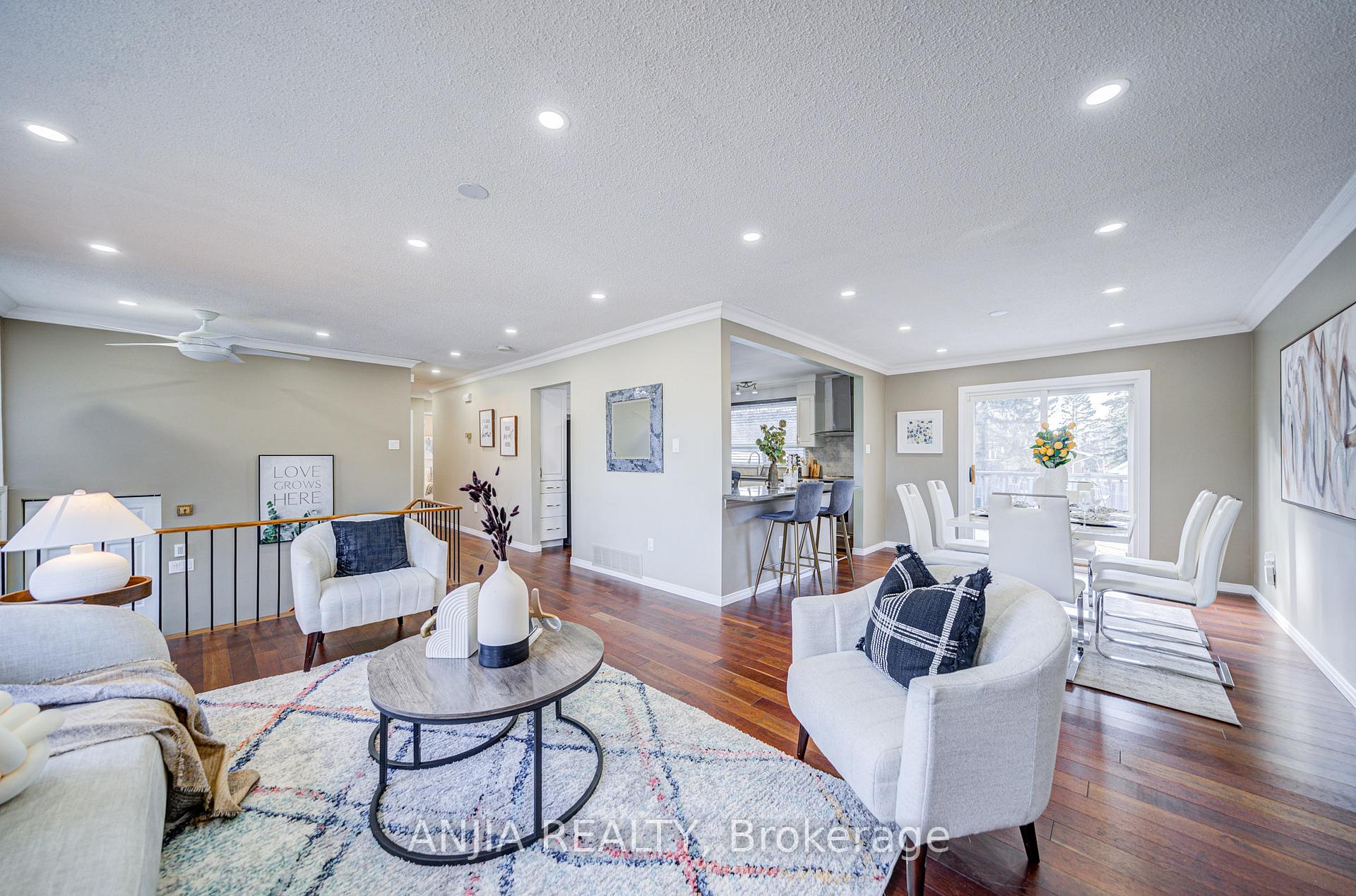 Photo 7 of 82 Wootten Way N, Markham, Markham Village — HOMEH