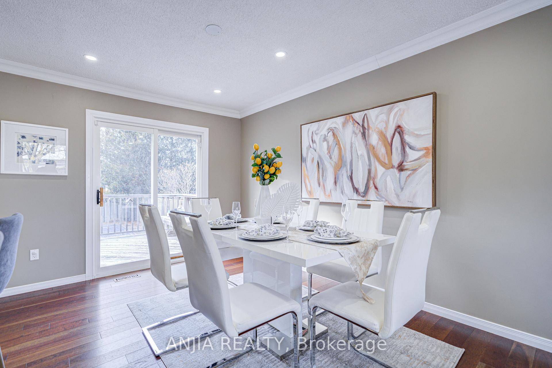 Photo 8 of 82 Wootten Way N, Markham, Markham Village — HOMEH