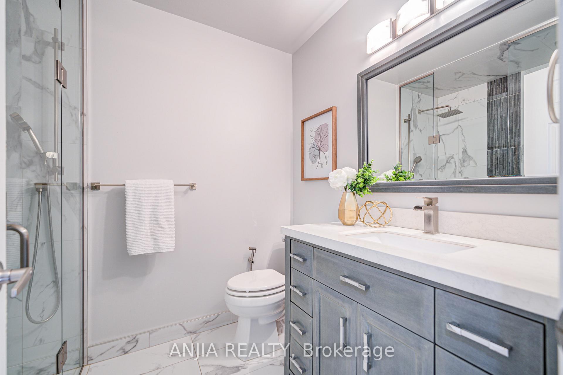 Photo 12 of 82 Wootten Way N, Markham, Markham Village — HOMEH