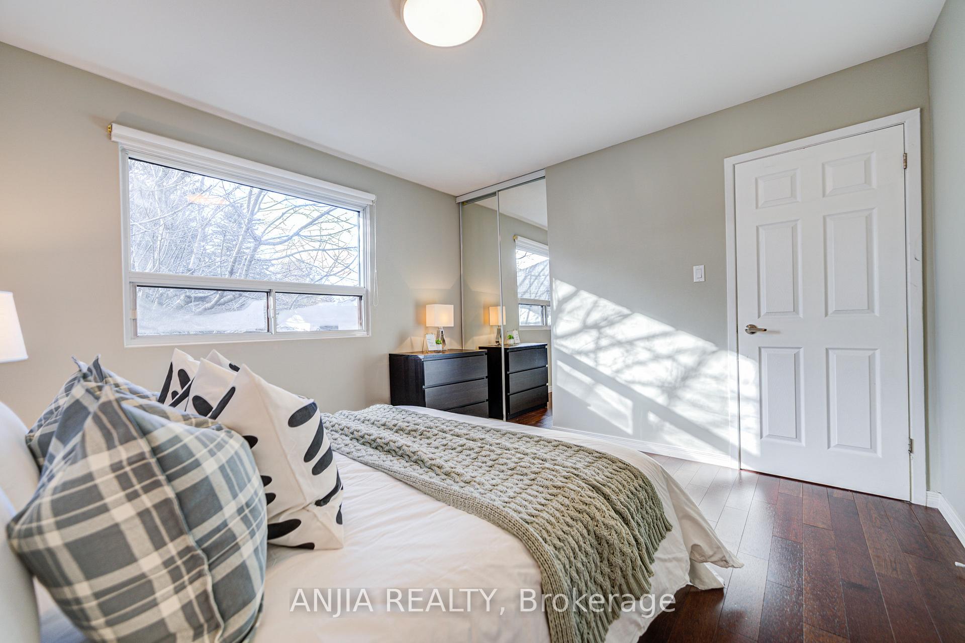 Photo 15 of 82 Wootten Way N, Markham, Markham Village — HOMEH