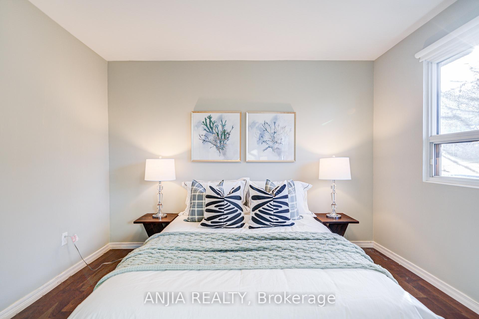 Photo 16 of 82 Wootten Way N, Markham, Markham Village — HOMEH
