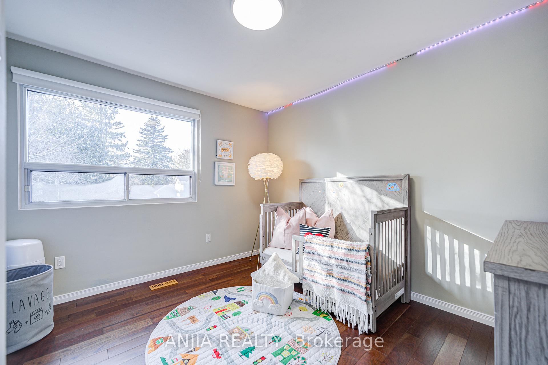 Photo 17 of 82 Wootten Way N, Markham, Markham Village — HOMEH