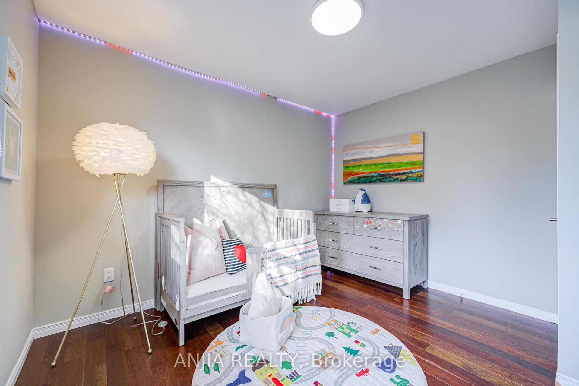 Photo 18 of 82 Wootten Way N, Markham, Markham Village — HOMEH