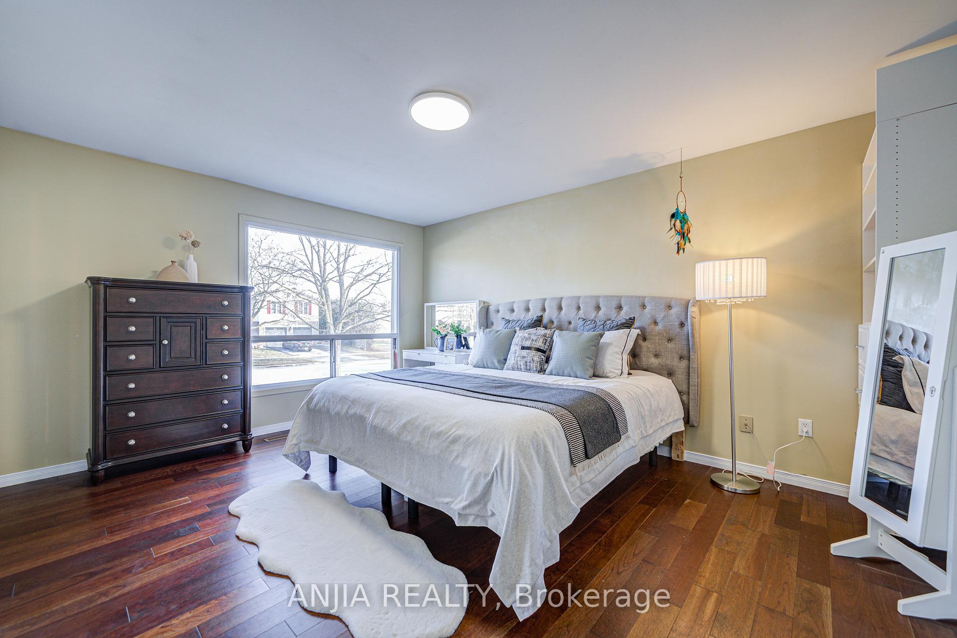 Photo 20 of 82 Wootten Way N, Markham, Markham Village — HOMEH