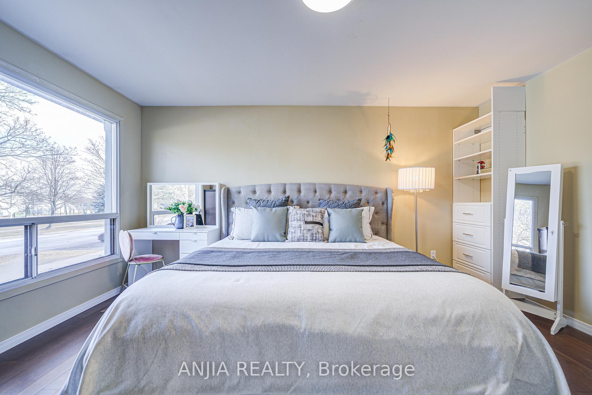 Photo 21 of 82 Wootten Way N, Markham, Markham Village — HOMEH