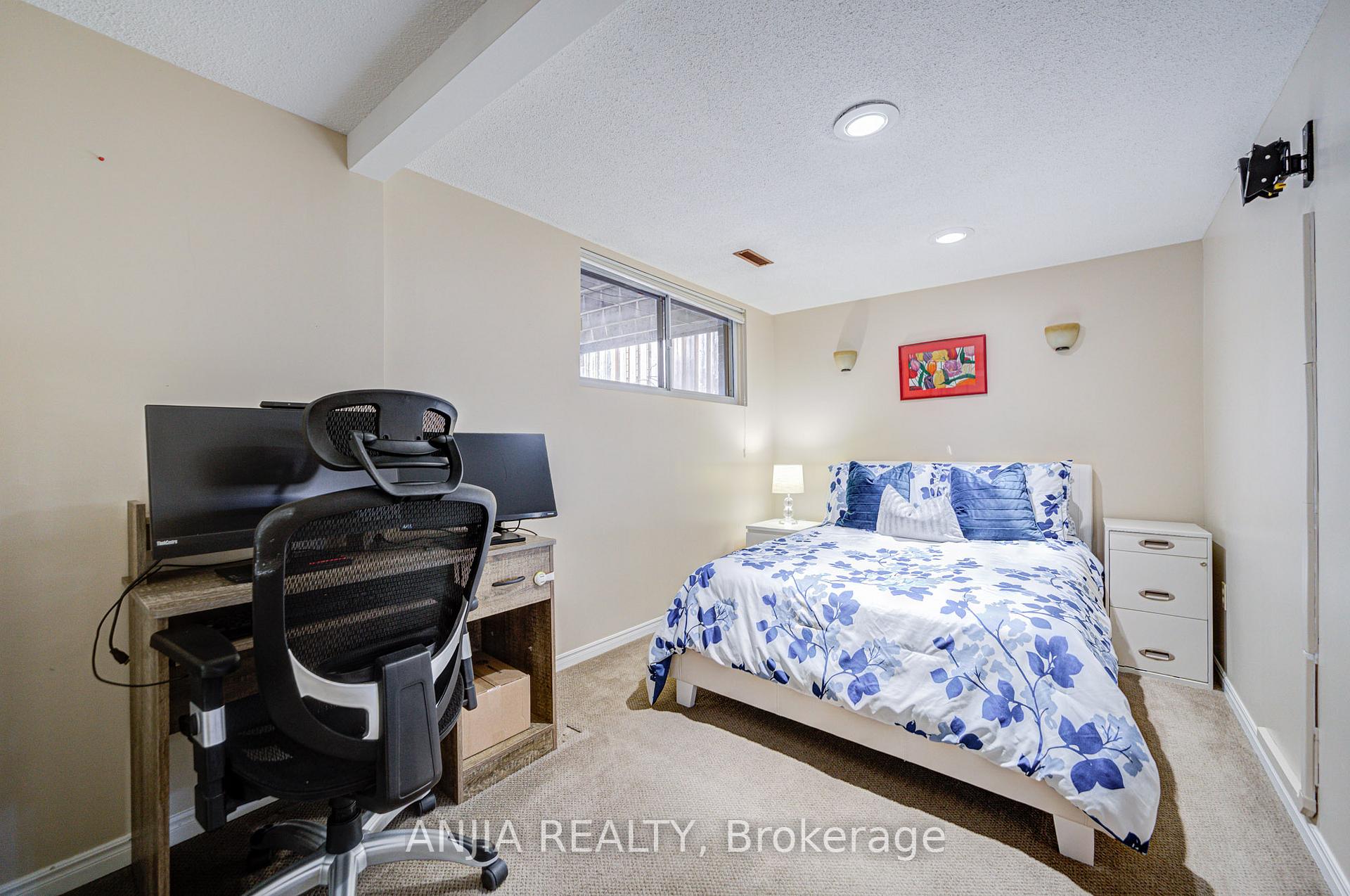 Photo 25 of 82 Wootten Way N, Markham, Markham Village — HOMEH