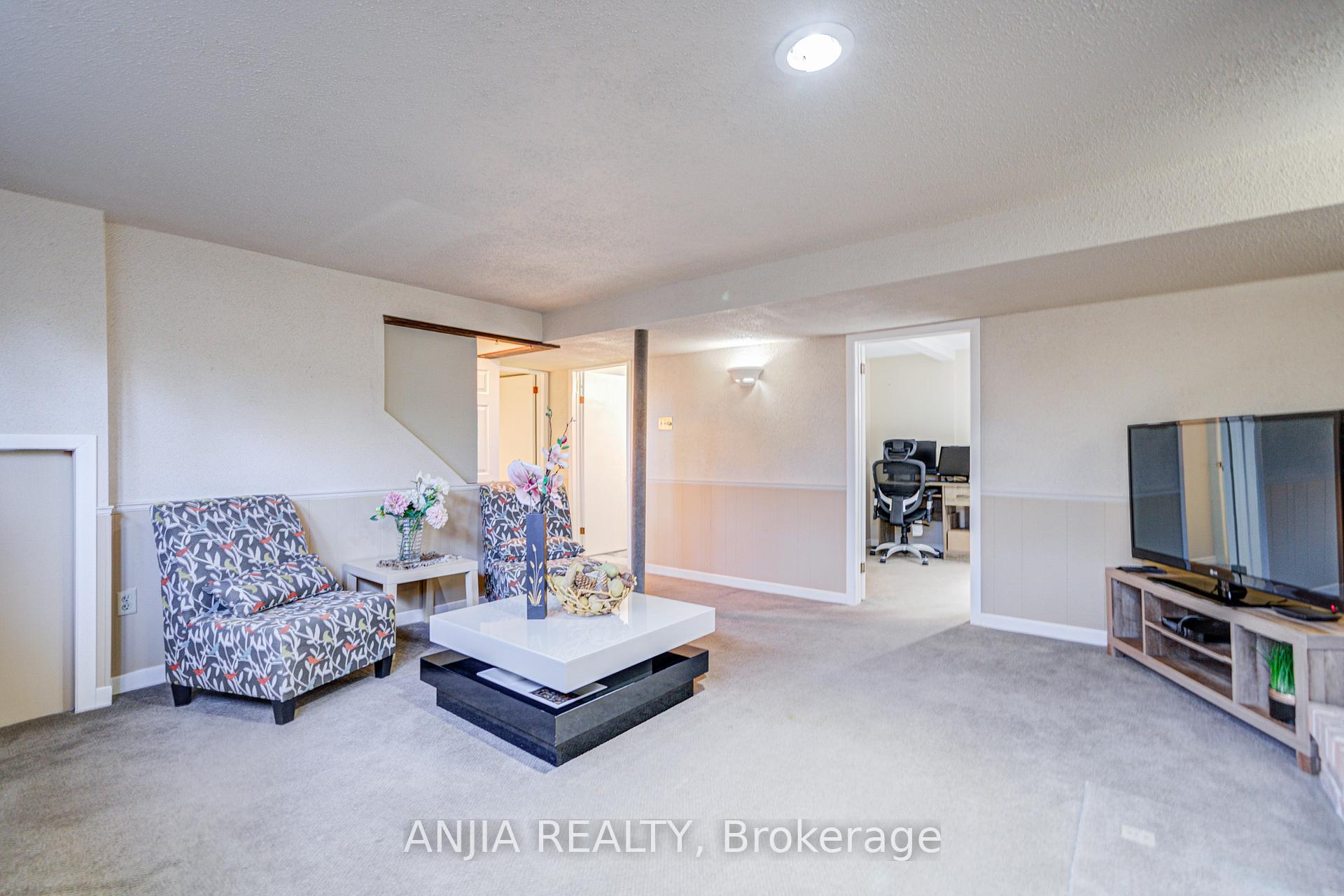 Photo 26 of 82 Wootten Way N, Markham, Markham Village — HOMEH