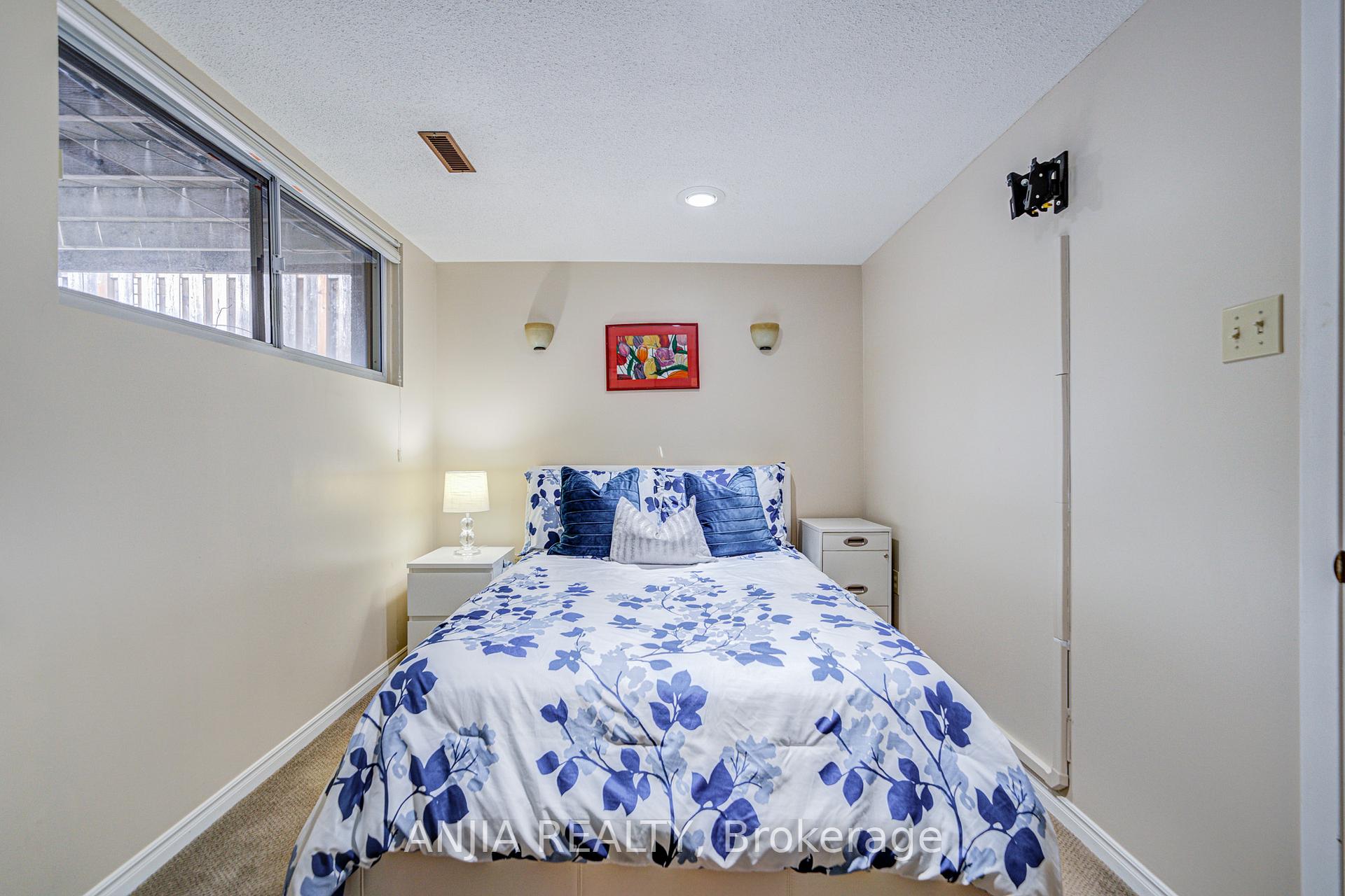 Photo 27 of 82 Wootten Way N, Markham, Markham Village — HOMEH