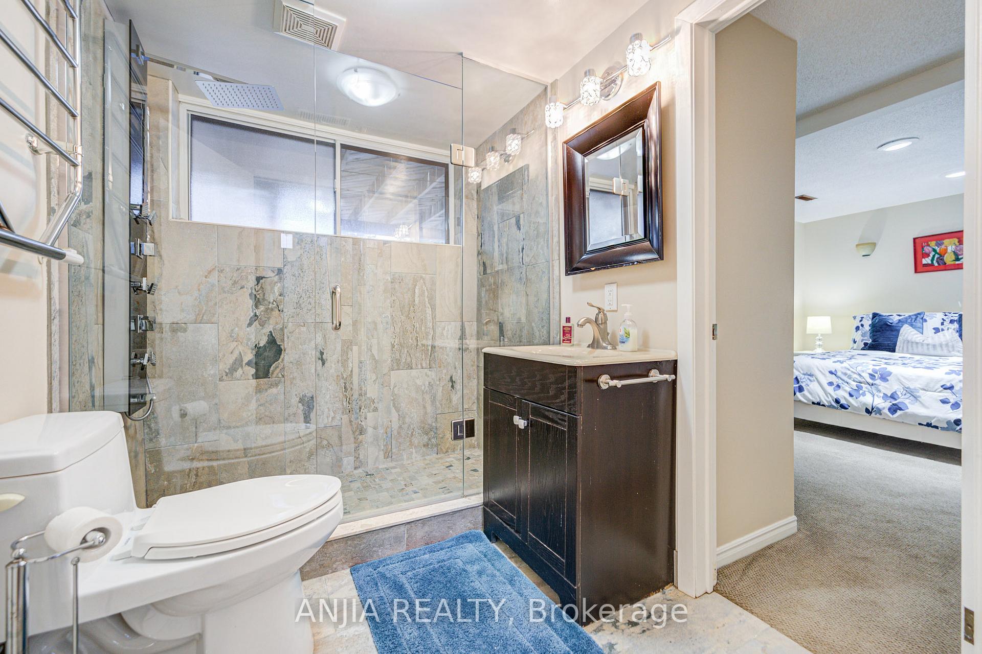 Photo 29 of 82 Wootten Way N, Markham, Markham Village — HOMEH