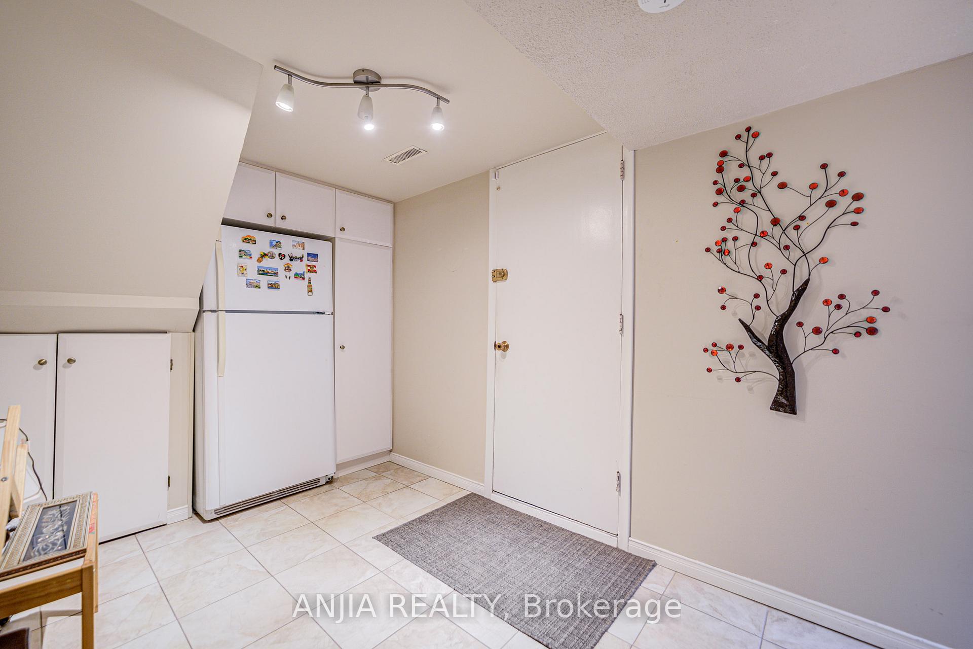 Photo 30 of 82 Wootten Way N, Markham, Markham Village — HOMEH