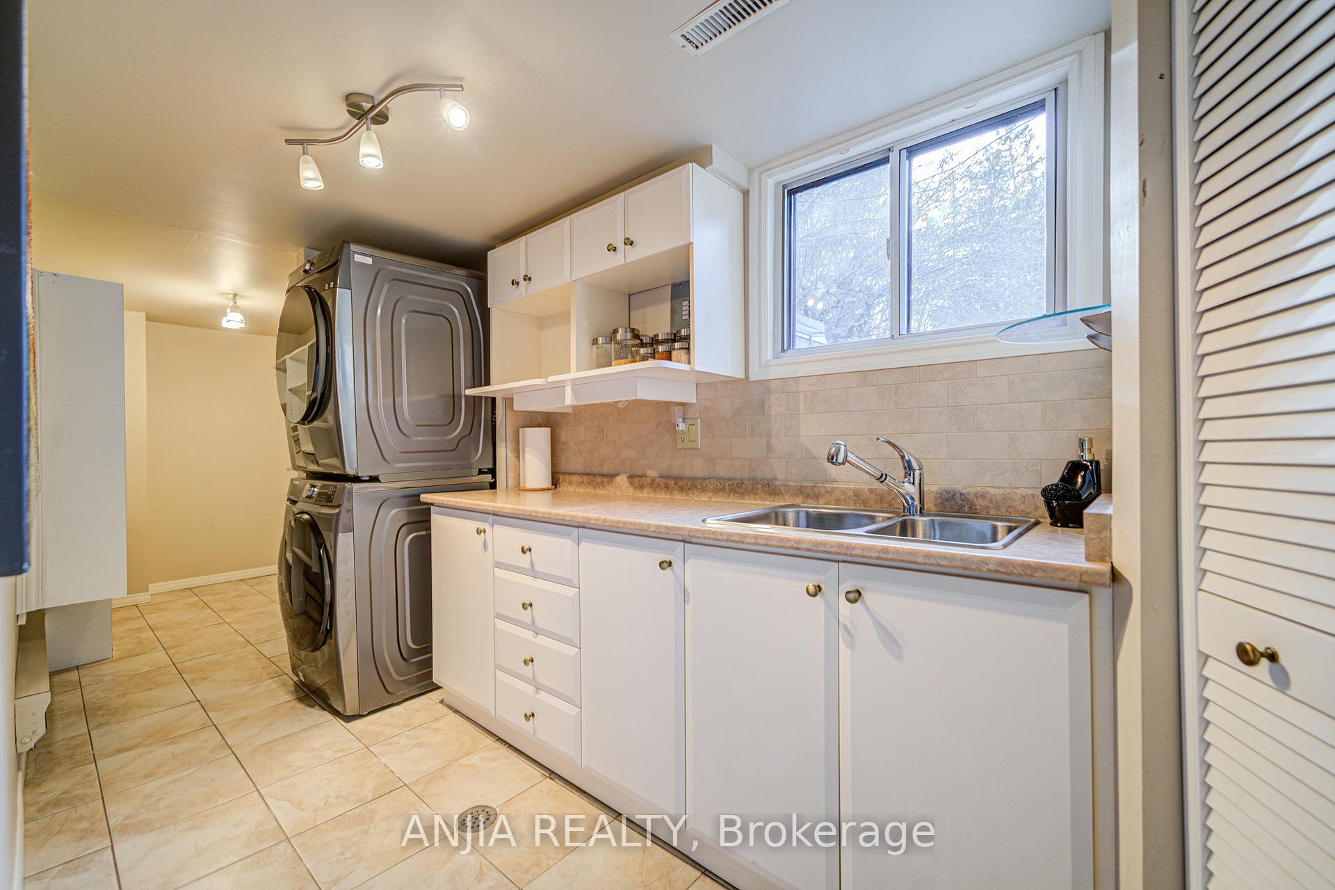 Photo 31 of 82 Wootten Way N, Markham, Markham Village — HOMEH