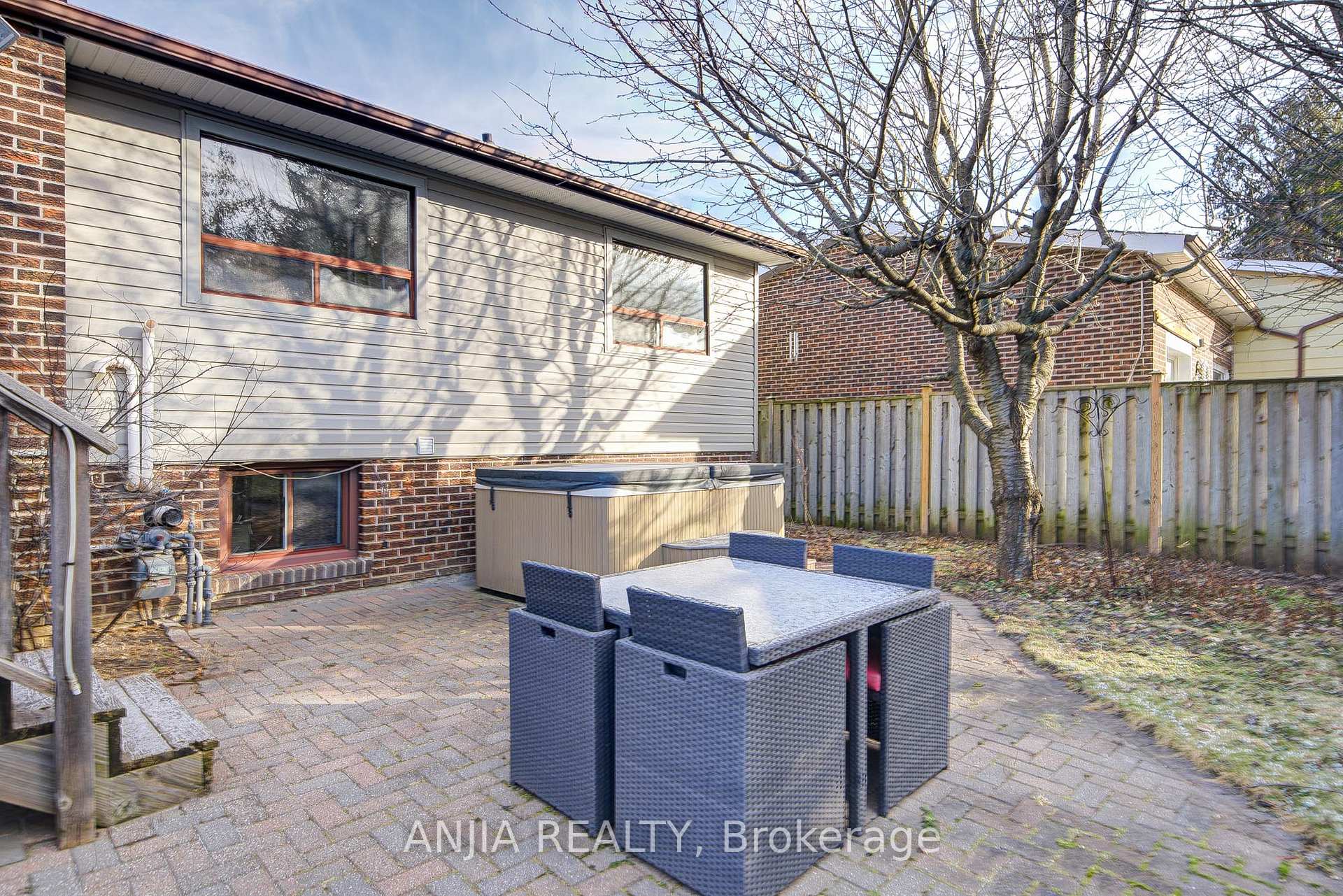 Photo 37 of 82 Wootten Way N, Markham, Markham Village — HOMEH