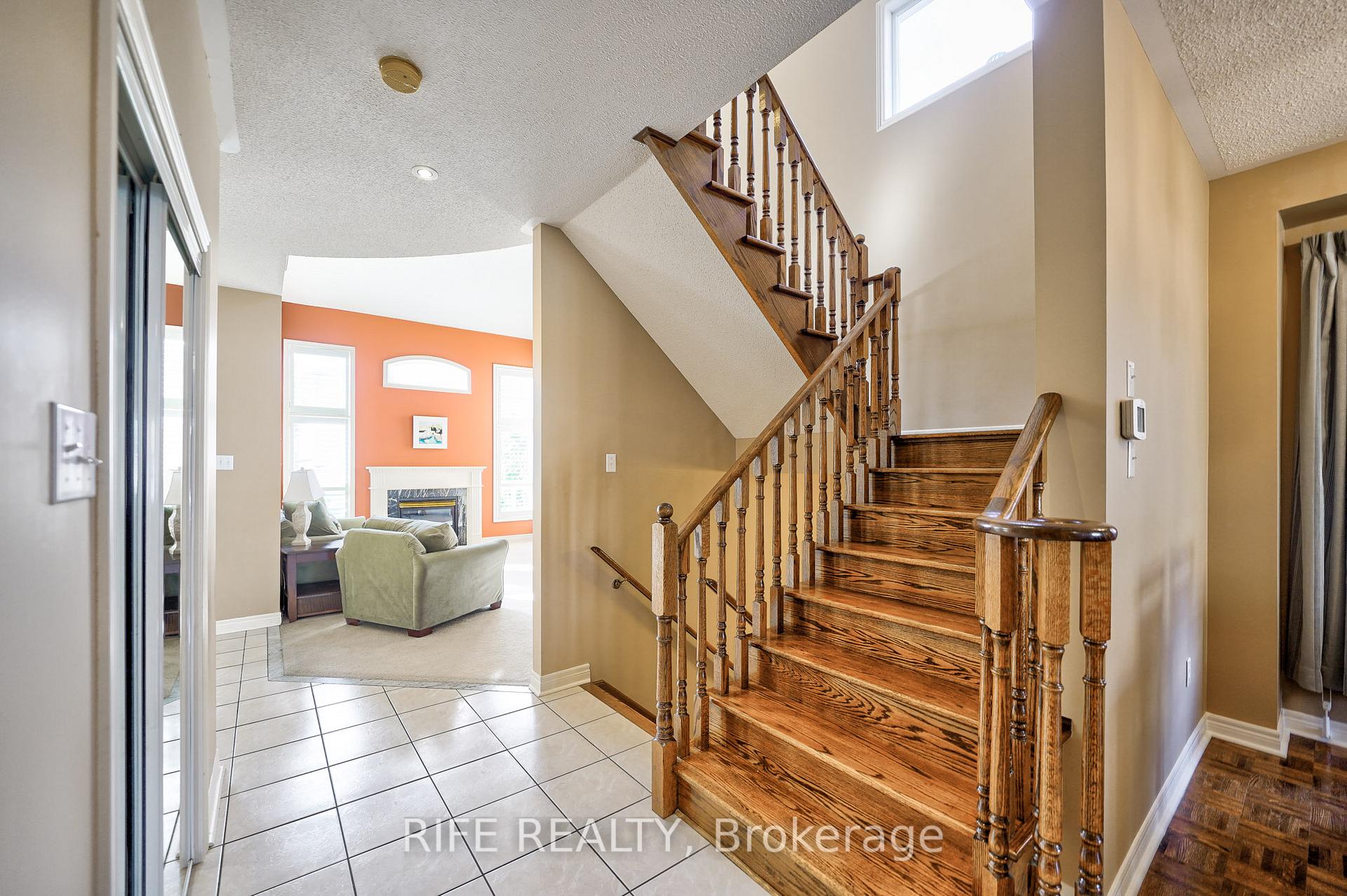 Photo 4 of 226 Ridgecrest Road, Markham, Berczy — HOMEH