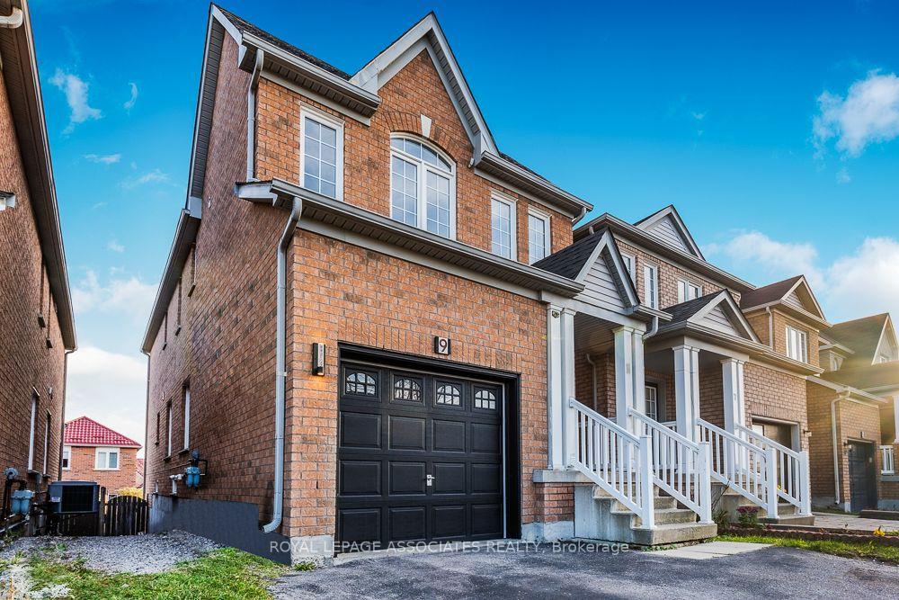 Photo 2 of 9 Charles Brown Road, Markham, Cedarwood — HOMEH