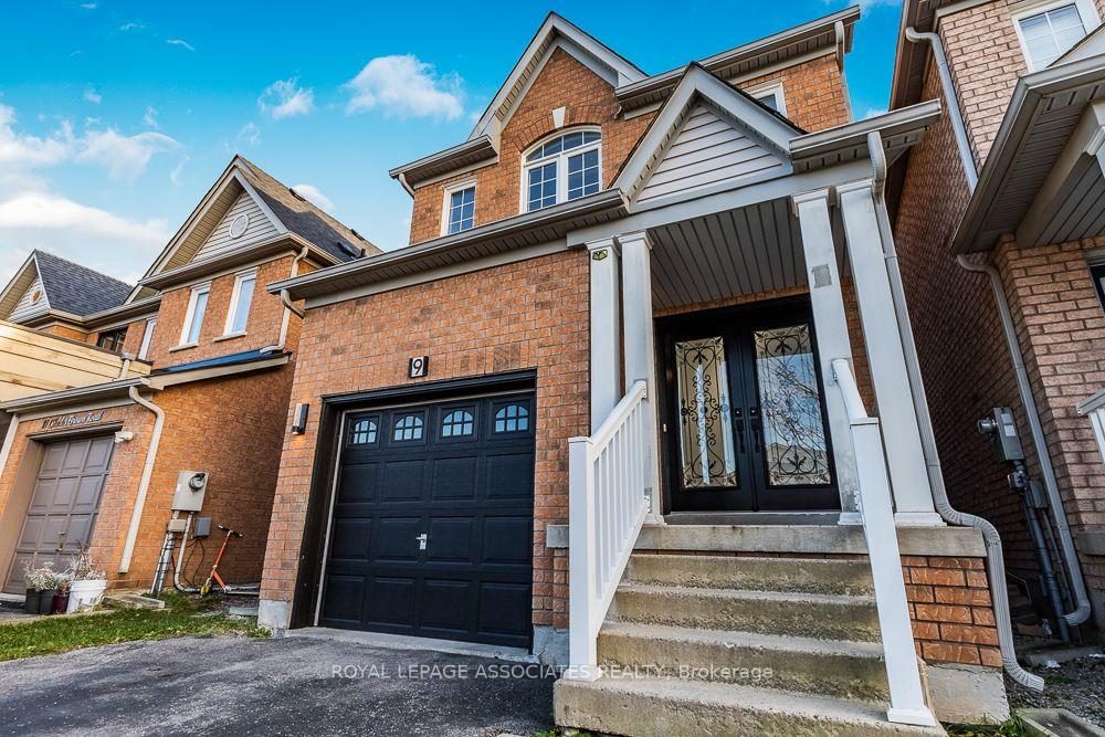 Photo 4 of 9 Charles Brown Road, Markham, Cedarwood — HOMEH