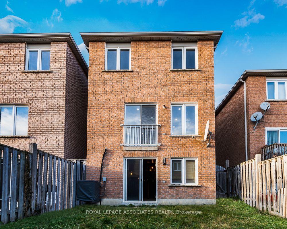 Photo 6 of 9 Charles Brown Road, Markham, Cedarwood — HOMEH
