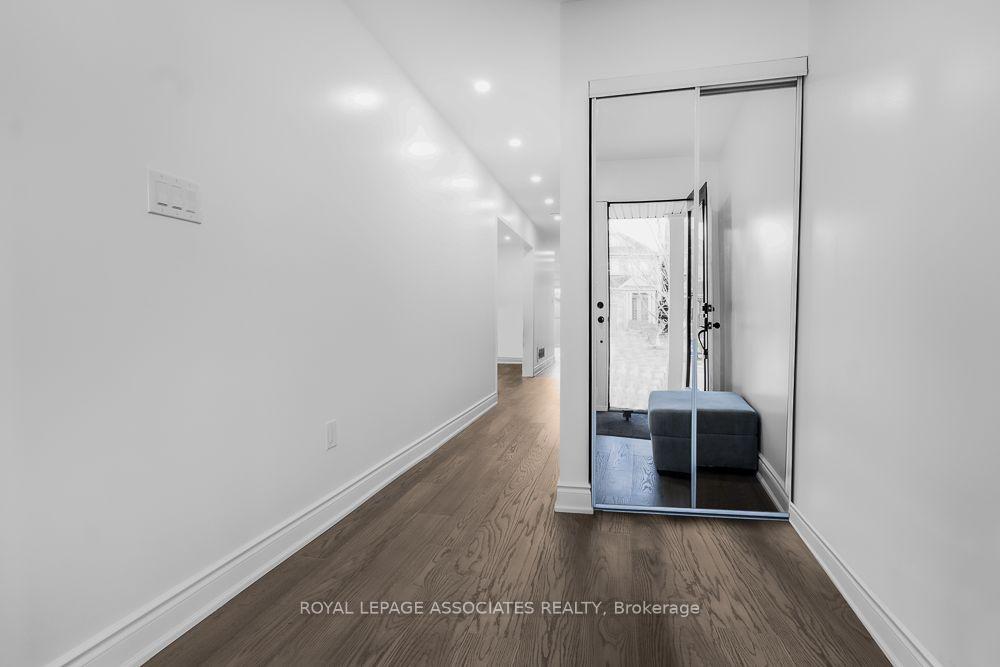 Photo 7 of 9 Charles Brown Road, Markham, Cedarwood — HOMEH