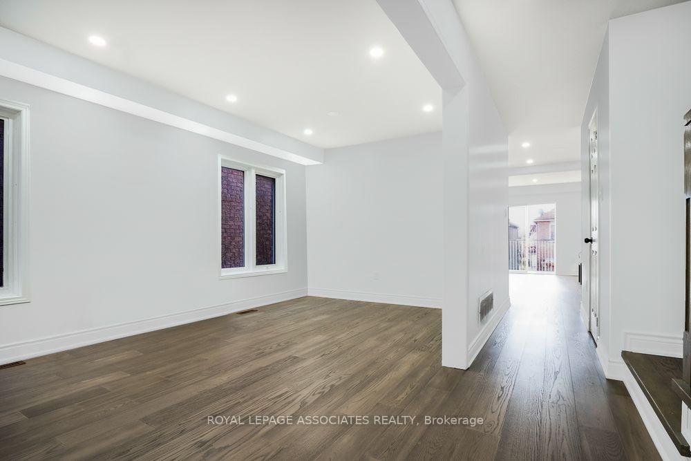 Photo 8 of 9 Charles Brown Road, Markham, Cedarwood — HOMEH
