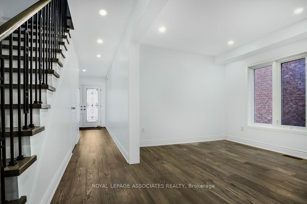 Photo 11 of 9 Charles Brown Road, Markham, Cedarwood — HOMEH