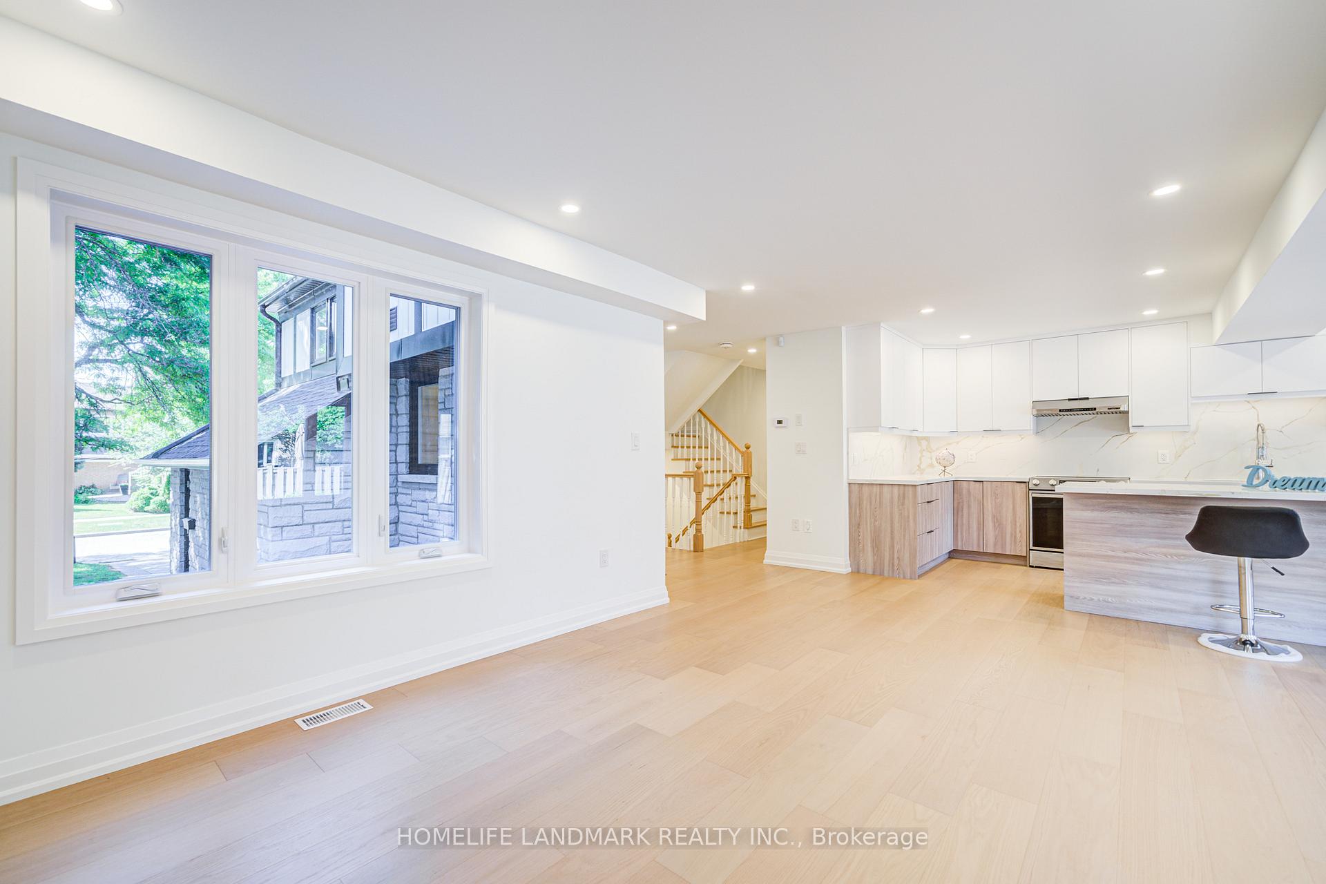 Photo 10 of 6 Eddy Green Court, Vaughan, Brownridge — HOMEH