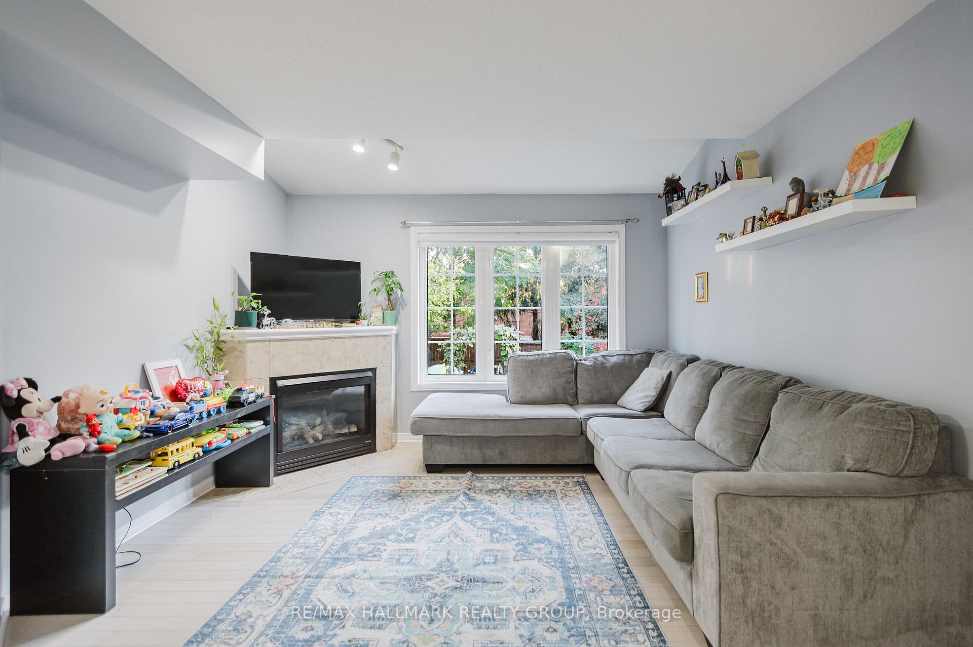 Photo 5 of 584 Wild Shore Crescent, Ottawa, Riverside South/Gloucester Glen — HOMEH