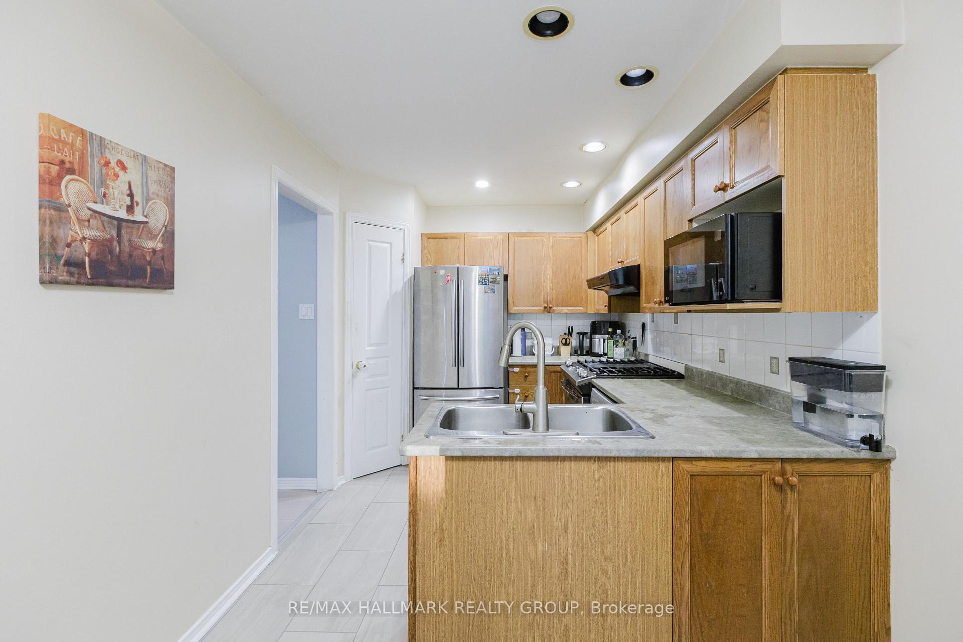 Photo 4 of 584 Wild Shore Crescent, Ottawa, Riverside South/Gloucester Glen — HOMEH