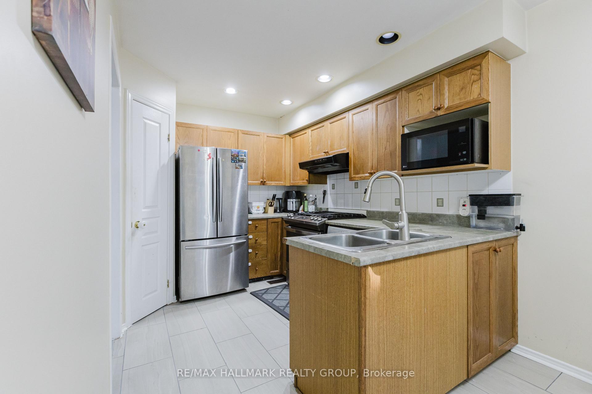 Photo 6 of 584 Wild Shore Crescent, Ottawa, Riverside South/Gloucester Glen — HOMEH