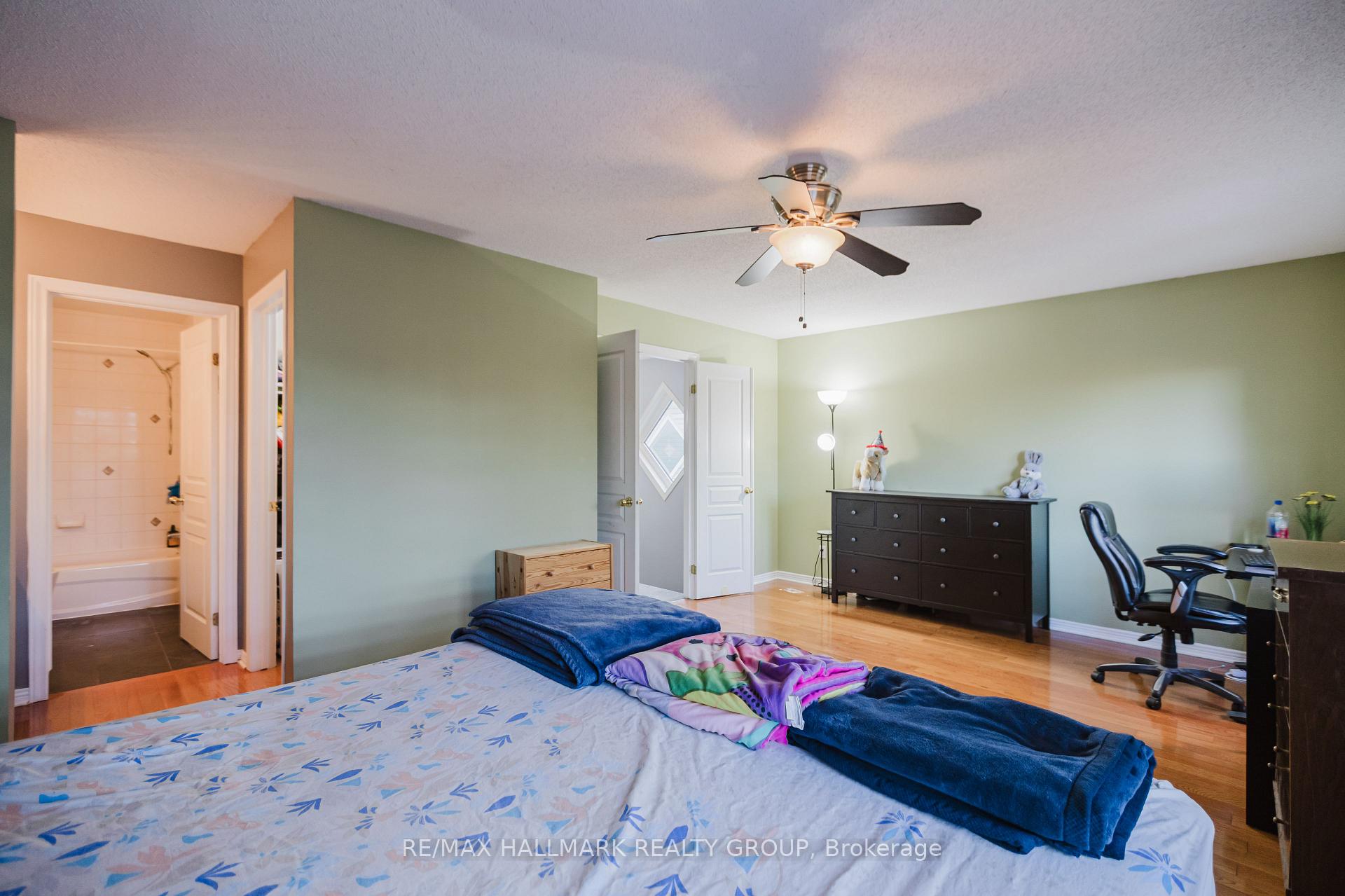 Photo 8 of 584 Wild Shore Crescent, Ottawa, Riverside South/Gloucester Glen — HOMEH